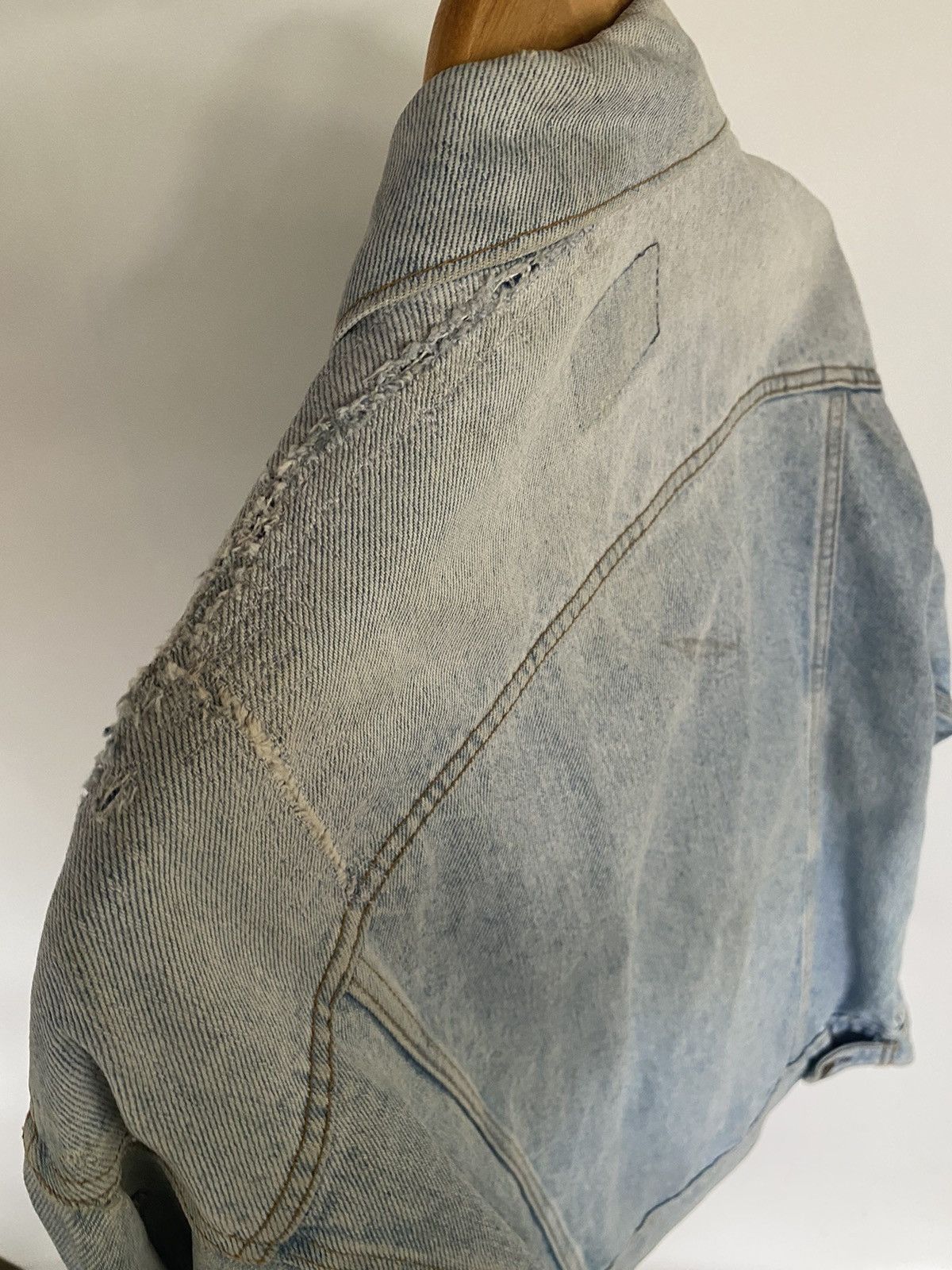 Levi's × Levi's Vintage Clothing Distressed Vintage Levi’s Trucker Denim Jeans Jacket USA Size US S / EU 44-46 / 1 - 19 Thumbnail