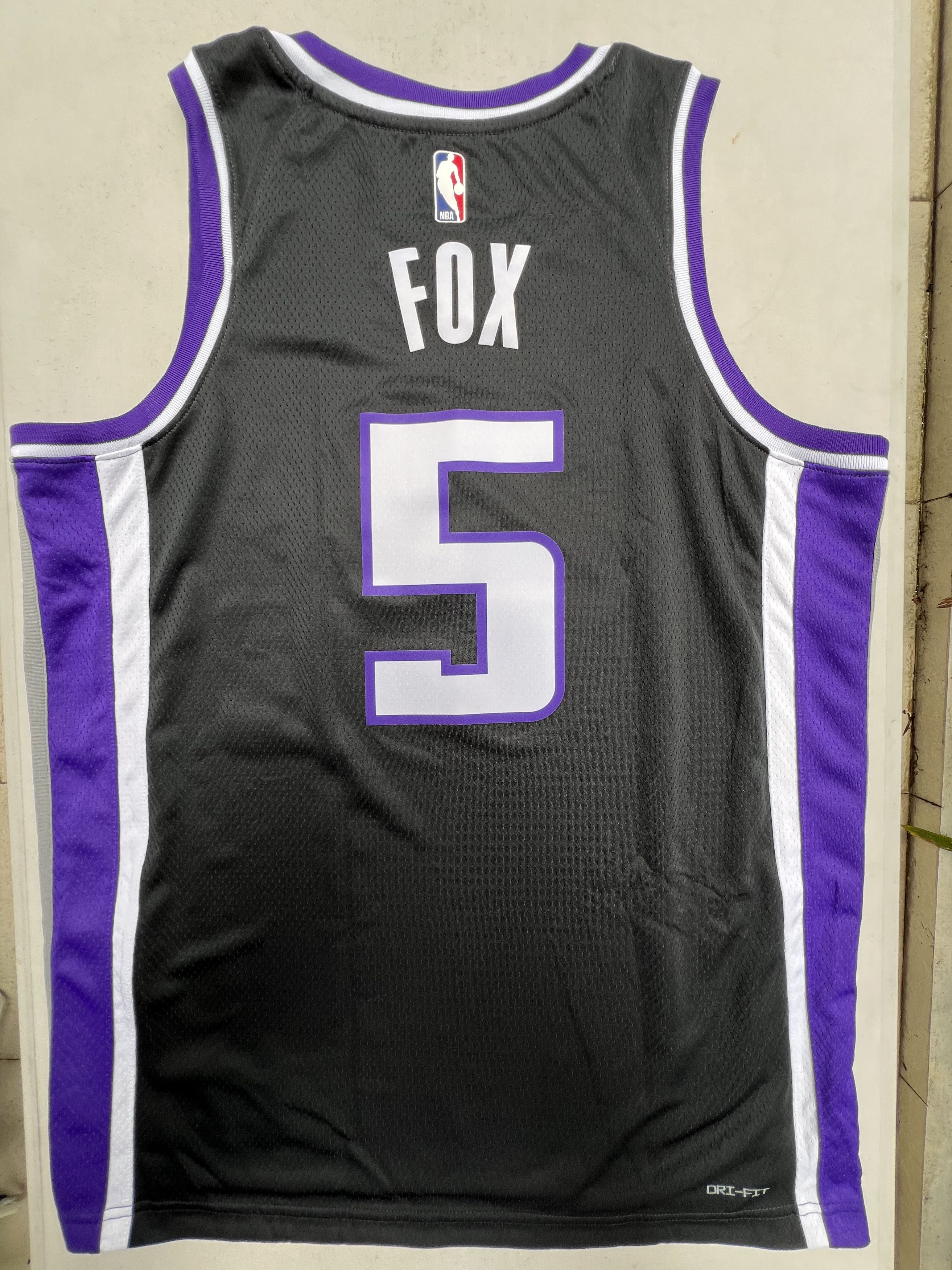 NBA × Nike De'Aaron Fox Sacramento Kings Icon Swingman Jersey Size US L / EU 52-54 / 3 - 2 Thumbnail
