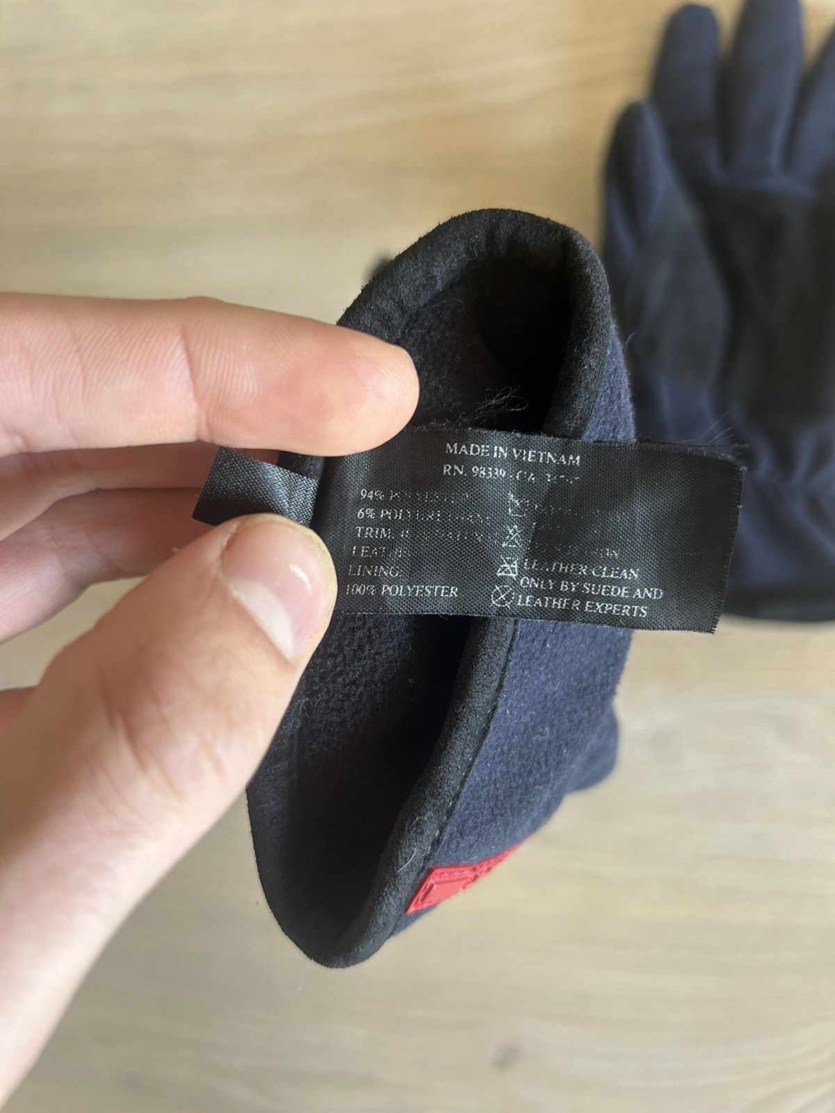 Prada Prada Navy Fleece Gloves with Red Logo Tag Size ONE SIZE - 7 Thumbnail