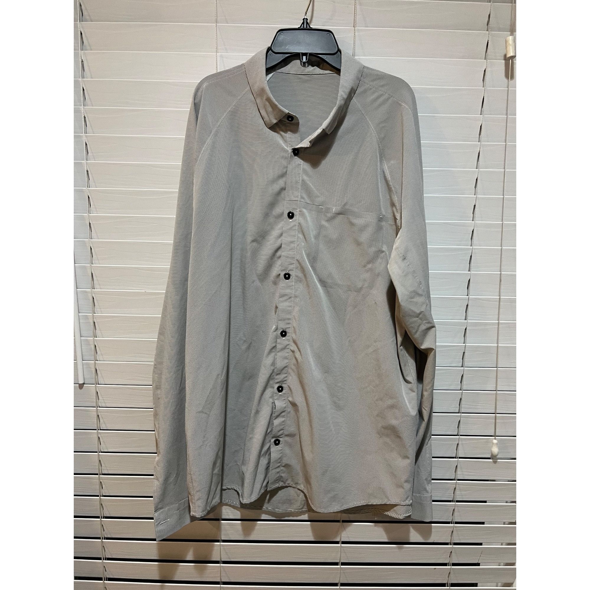 Lululemon Lululemon Long Sleeve Button Up Shirt - Size XL Size US XL / EU 56 / 4 - 1 Thumbnail