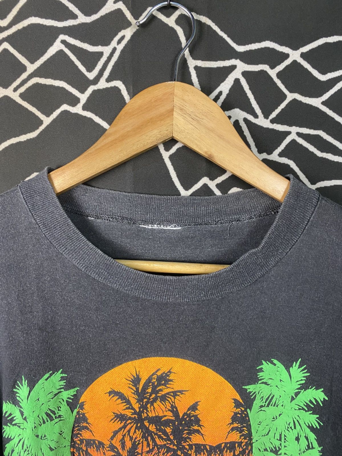 Vintage Vintage 1989 Poly Tees Hawaii Neon Sunset T-Shirt Size US M / EU 48-50 / 2 - 8 Thumbnail