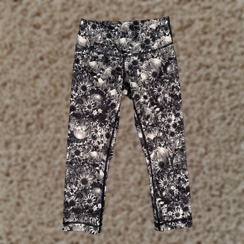 Lululemon Lululemon Wunder Under Crop Yoga Pants - Women - Size 4 - White/Black Floral - Cropped, Low Rise, 20" Inseam - Activewear Size 27" / US 4 / IT 40 - 1 Thumbnail