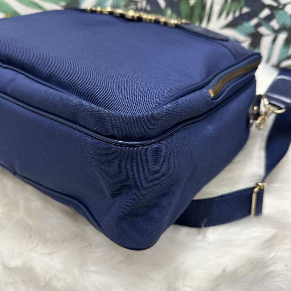 Moschino Authentic Vtg. MOSCHINO Messenger Bag Size ONE SIZE - 8 Thumbnail