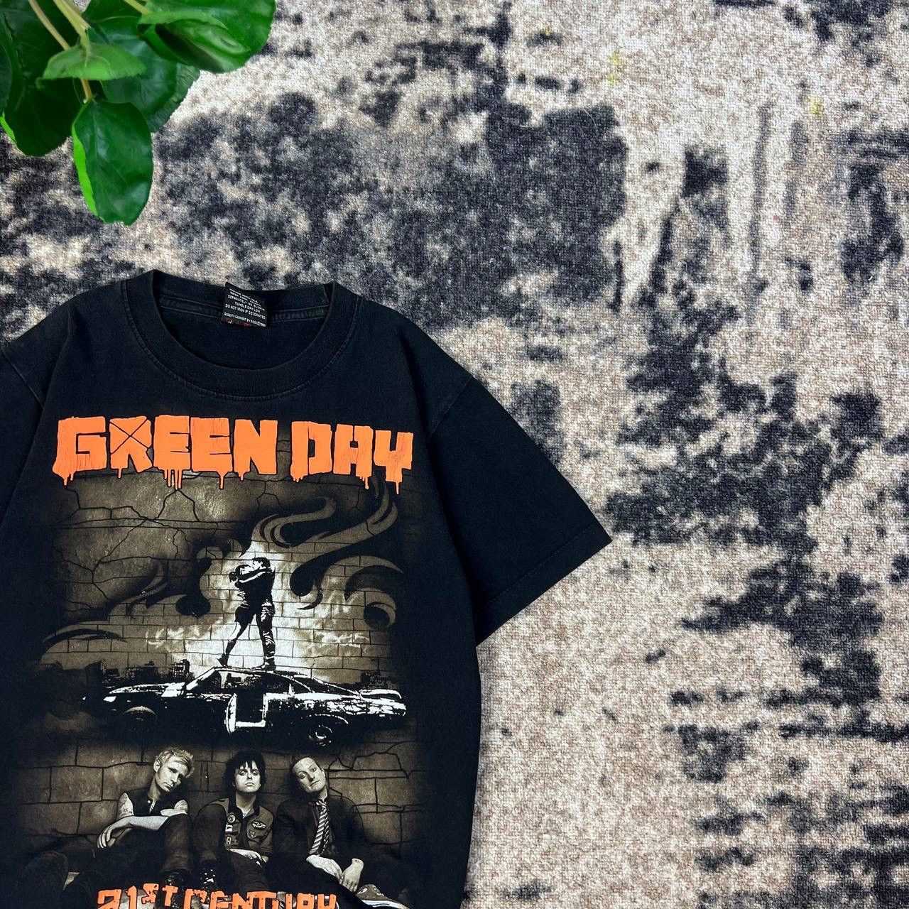 Band Tees Green Day Vintage Y2K Two-Sides Logo Rock Band T-Shirt 1TS70 Size US S / EU 44-46 / 1 - 3 Thumbnail