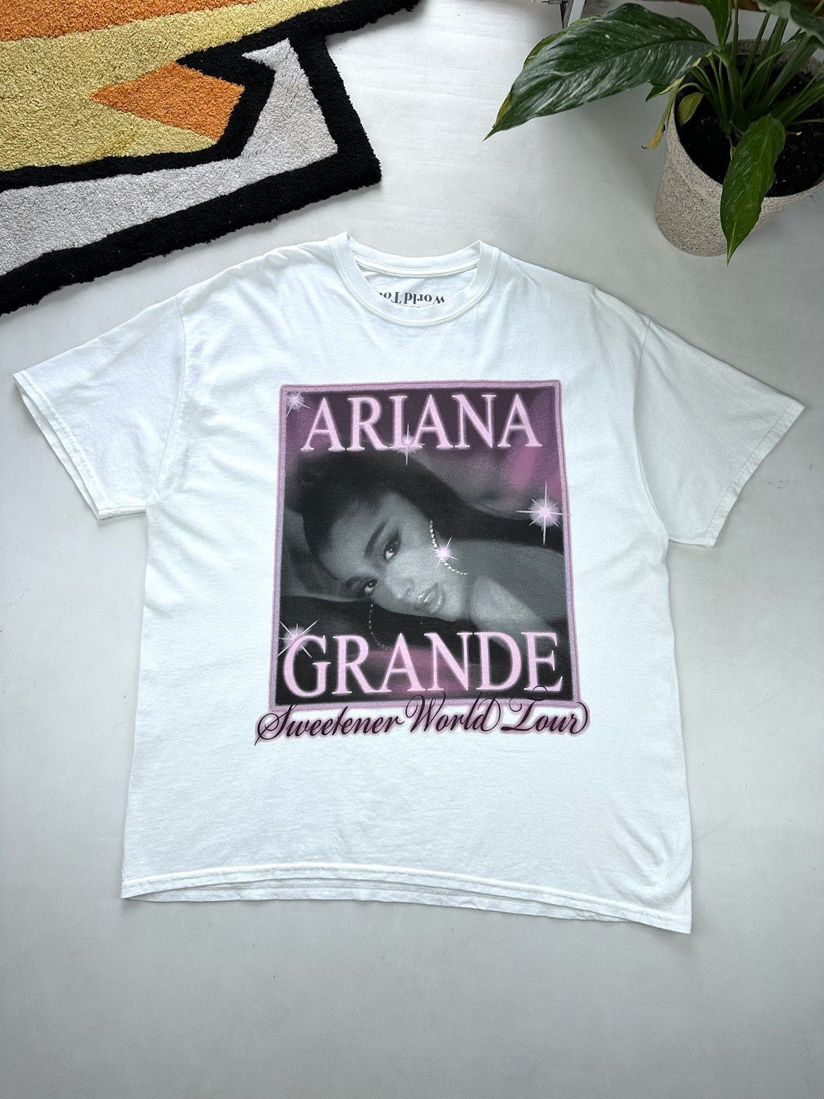 Band Tees Vintage Ariana Grande tour tshirt Size US XL / EU 56 / 4 - 1 Thumbnail