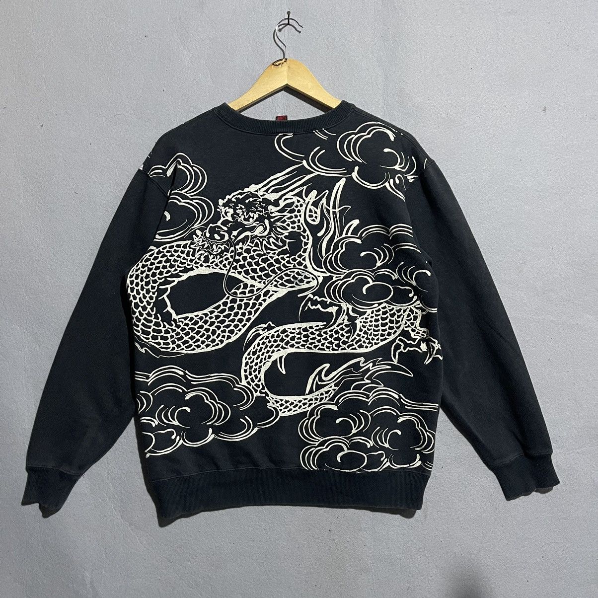 Japanese Brand Vintage 2000s Hither Grass Dragon Print Crewneck Sweatshirt Size US L / EU 52-54 / 3 - 1 Thumbnail