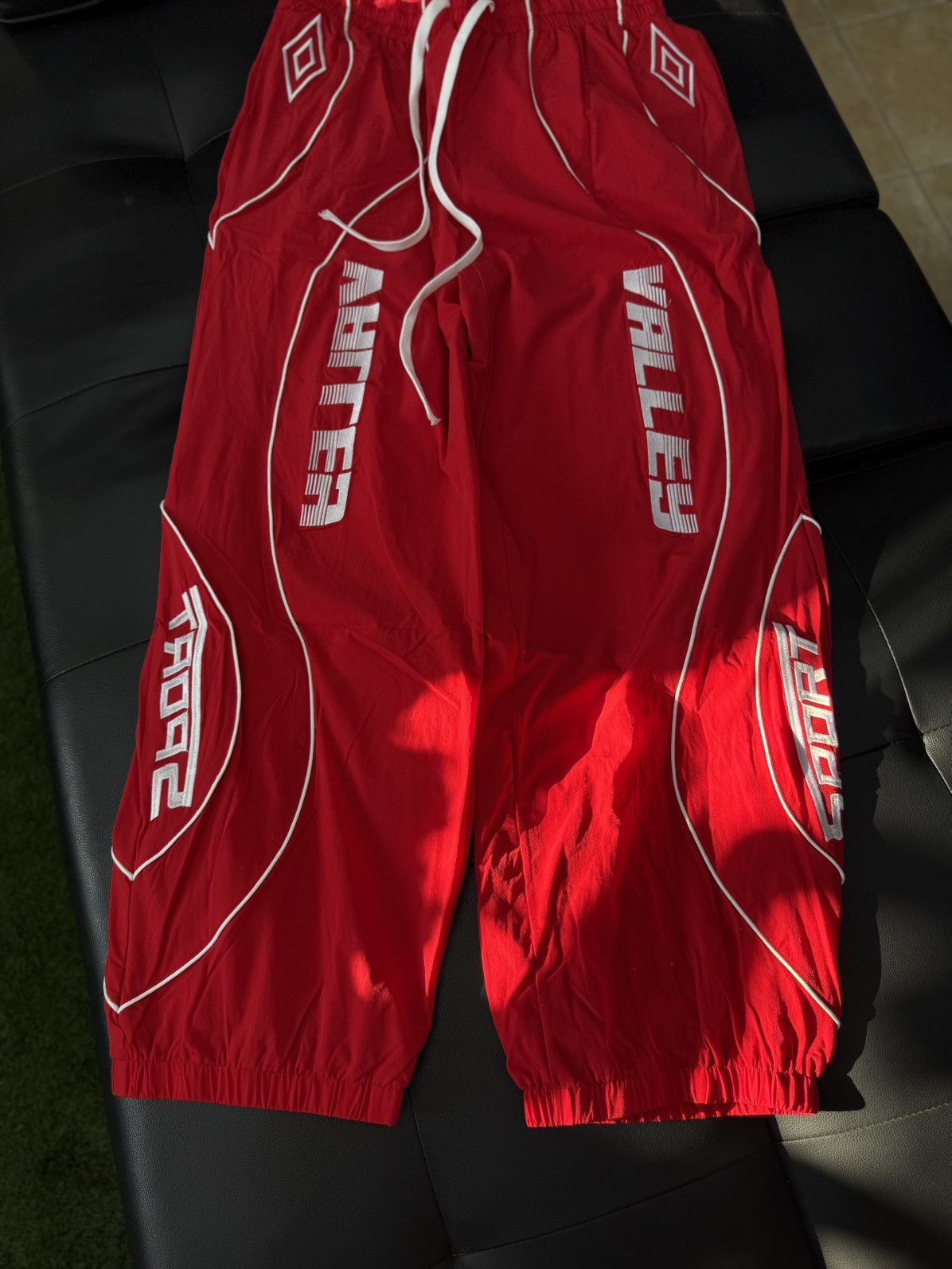 Vale Valley Red Baggy Shorts Brand New Size L (NEW) Size US 33 - 3 Thumbnail