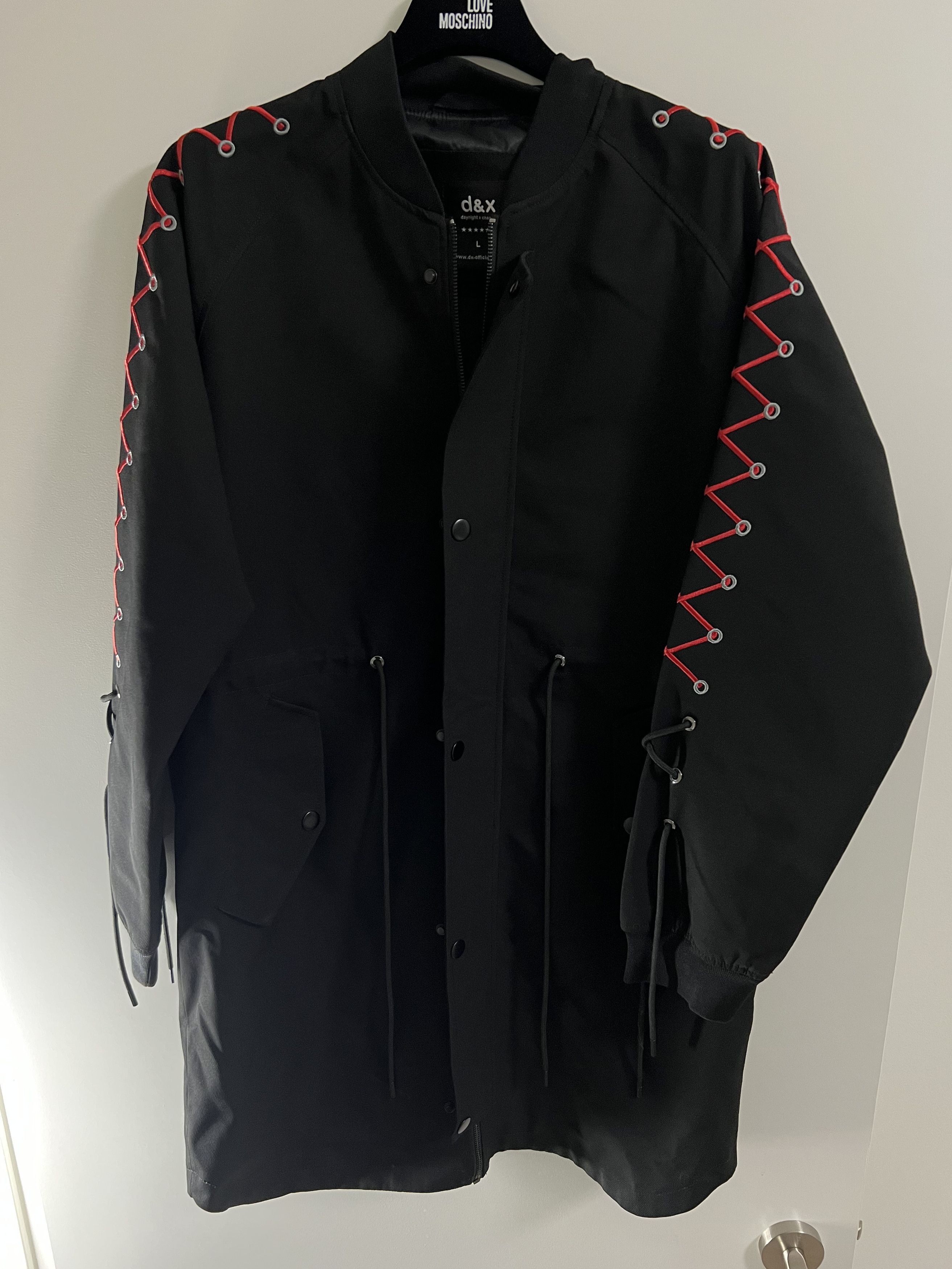 Other Letter Embroidery Threaded Black Parka with Red Straps Size US L / EU 52-54 / 3 - 1 Thumbnail