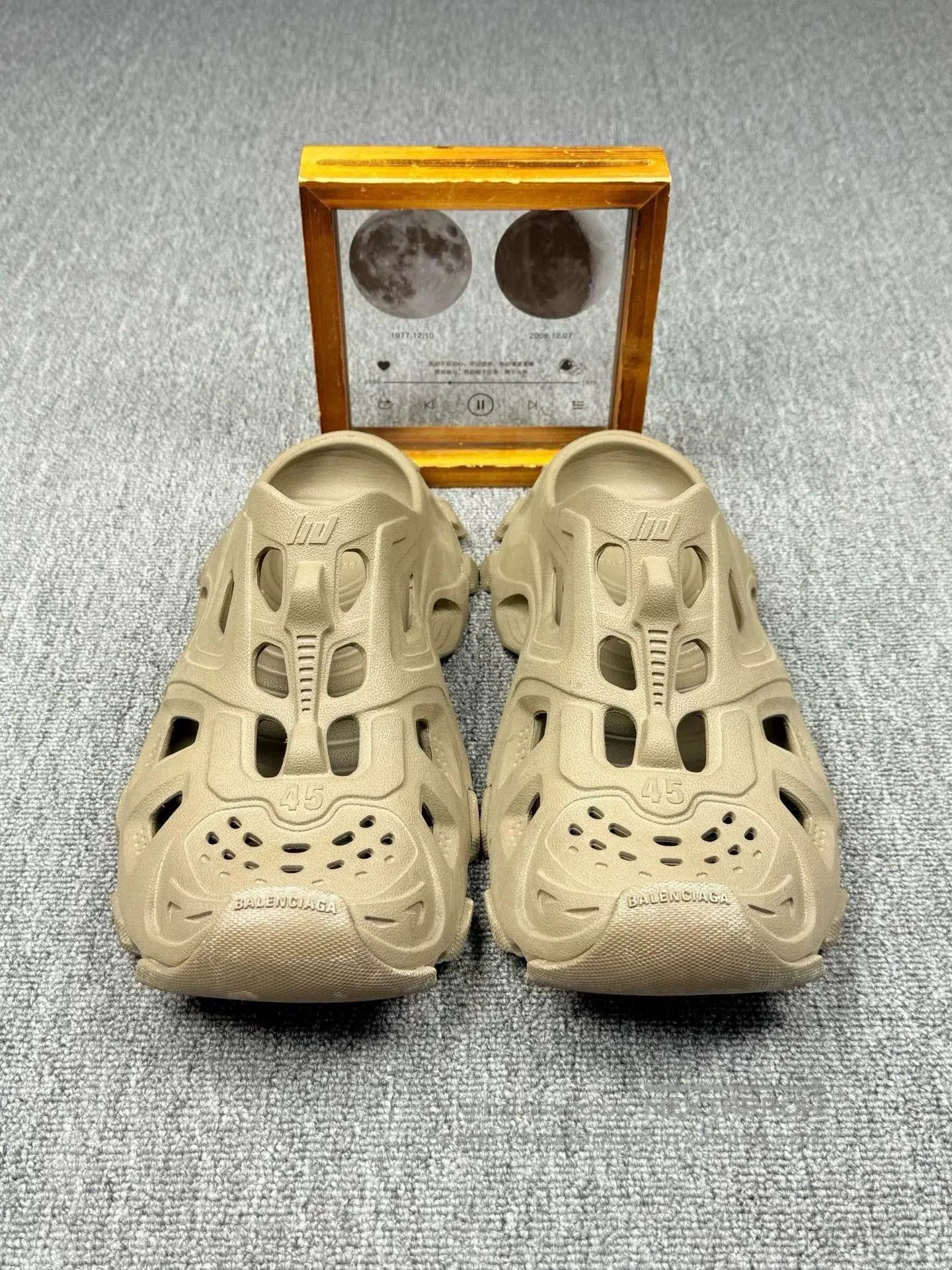 Balenciaga balenciaga beige slip-on shoes size 45. Size US 12 / EU 45 - 4 Thumbnail