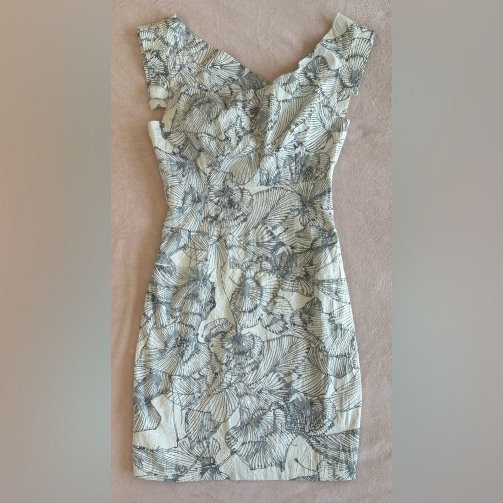 Black Halo Black Halo Jackie O Sheath Dress Floral Textured Size O Size XS / US 0-2 / IT 36-38 - 5 Thumbnail