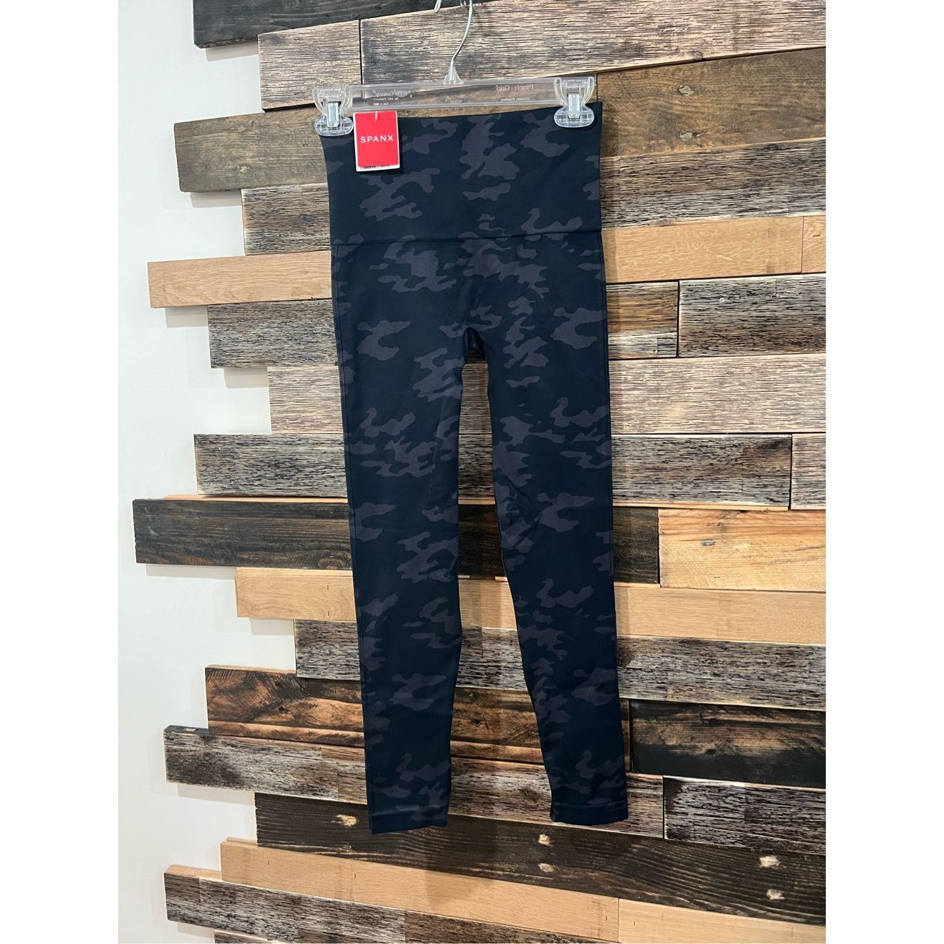Spanx Spanx NWT Look at Me Now Womens Leggings Seamless Black Camo sz S Size 28" / US 6 / IT 42 - 2 Thumbnail