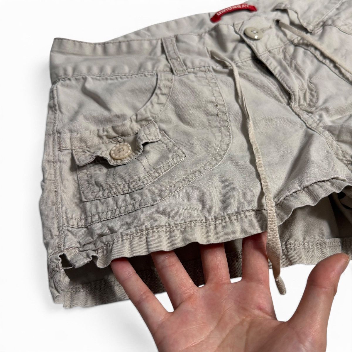UNIONBAY UNIONBAY Beige Cargo Shorts w/ Flap Pockets + Drawstrings Size 29" - 10 Thumbnail
