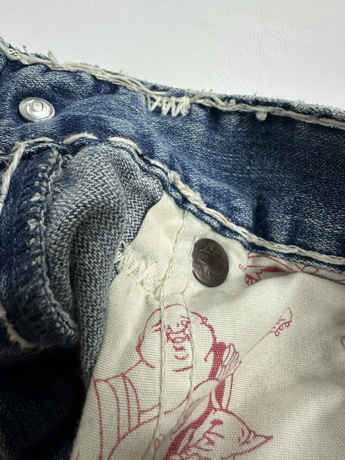 True Religion True Religion Bobby Super T Distressed Denim Size US 31 - 17 Thumbnail