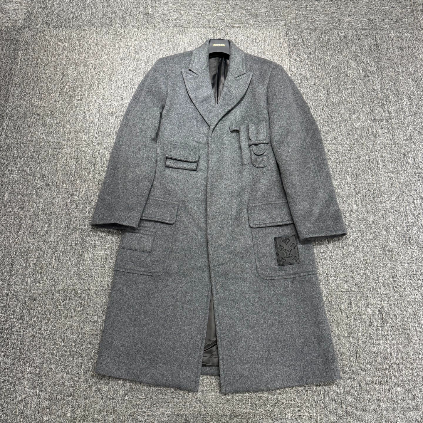 Louis Vuitton LV leather tag cashmere overcoat 48 Size US M / EU 48-50 / 2 - 1 Thumbnail