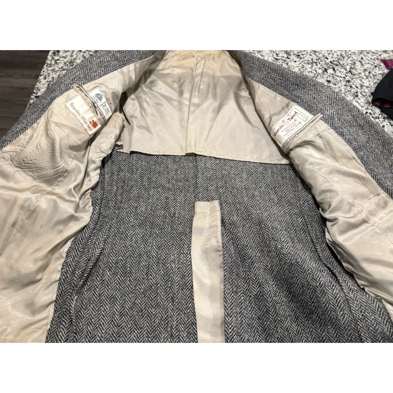 Harris Tweed VINTAGE Harris Tweed Blazer Gray Herringbone Wool USA Made Sz 41 Single-Breasted Two-Button Three-Button Sleeve Classic Sport Coat Men Size 42R - 2 Thumbnail