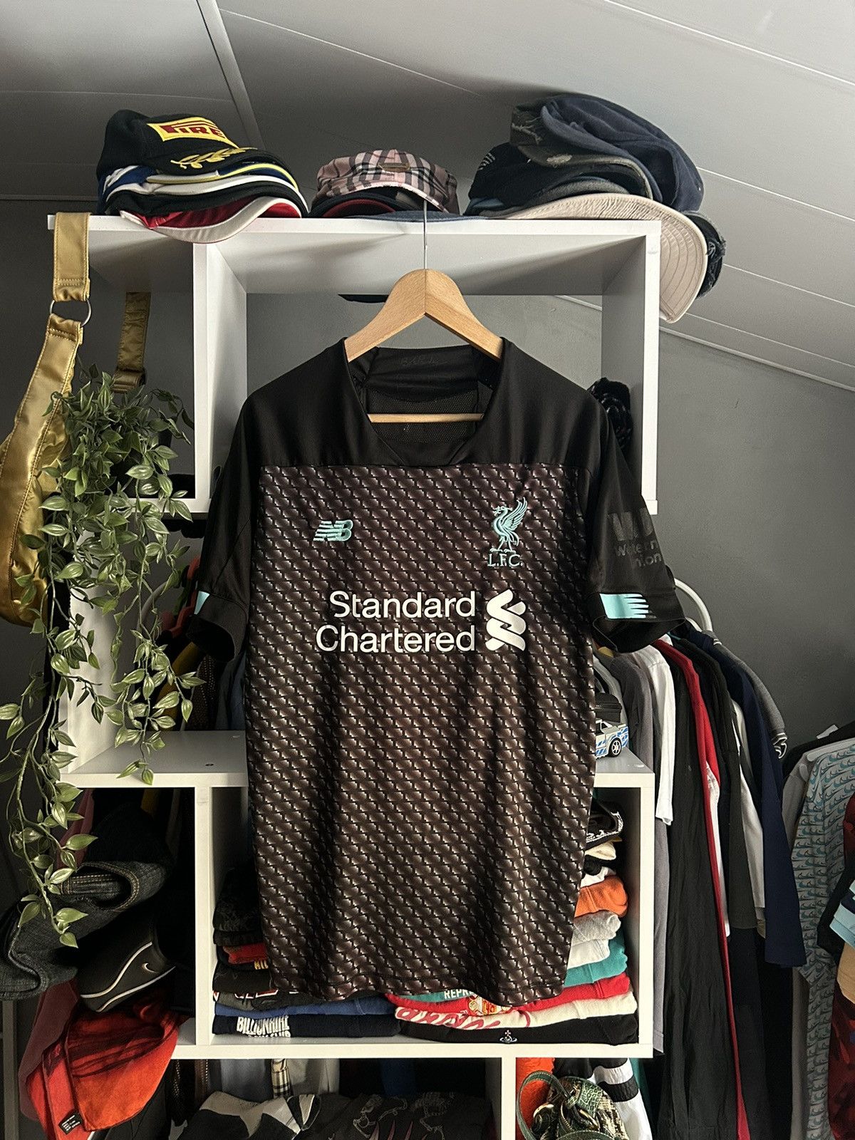 New Balance Fc Liverpool 2019/20 away soccer jersey Size US M / EU 48-50 / 2 - 1 Thumbnail