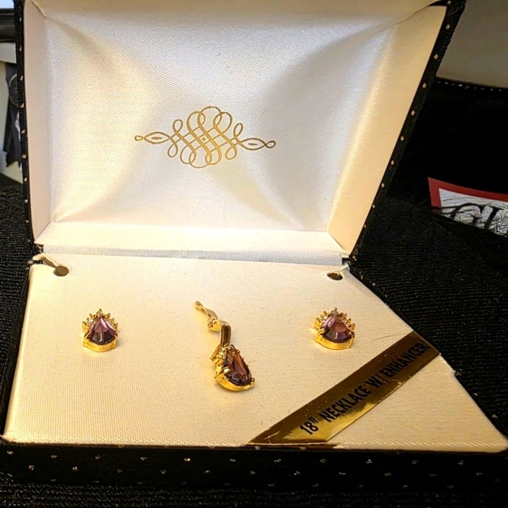 The Unbranded Brand Elegant Vintage Enhancer Clip On Pendant and Earrings Size ONE SIZE - 2 Thumbnail