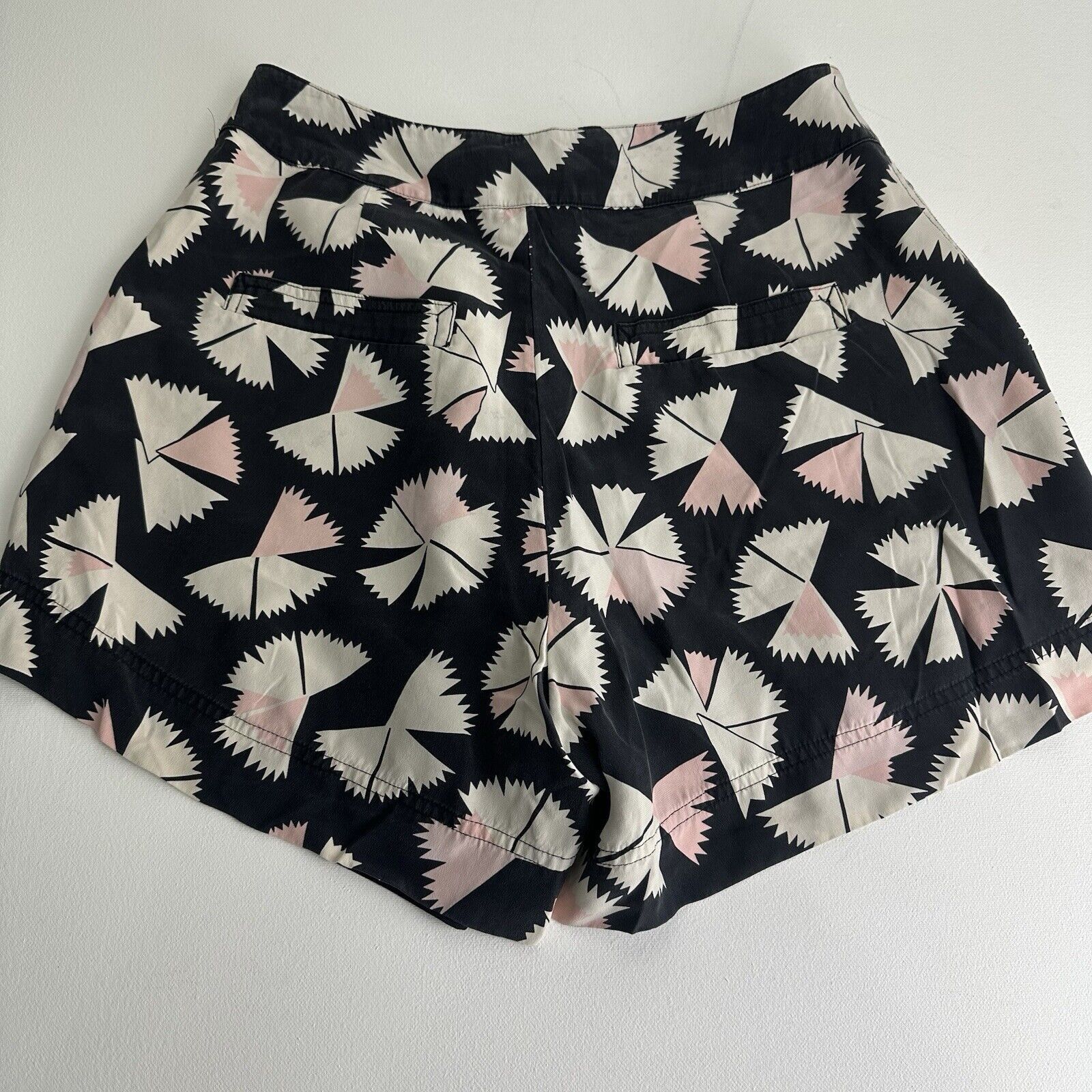 Marc by Marc Jacobs Marc by Marc Jacobs Geometric Silk Shorts Size S Size 28" / US 6 / IT 42 - 5 Thumbnail