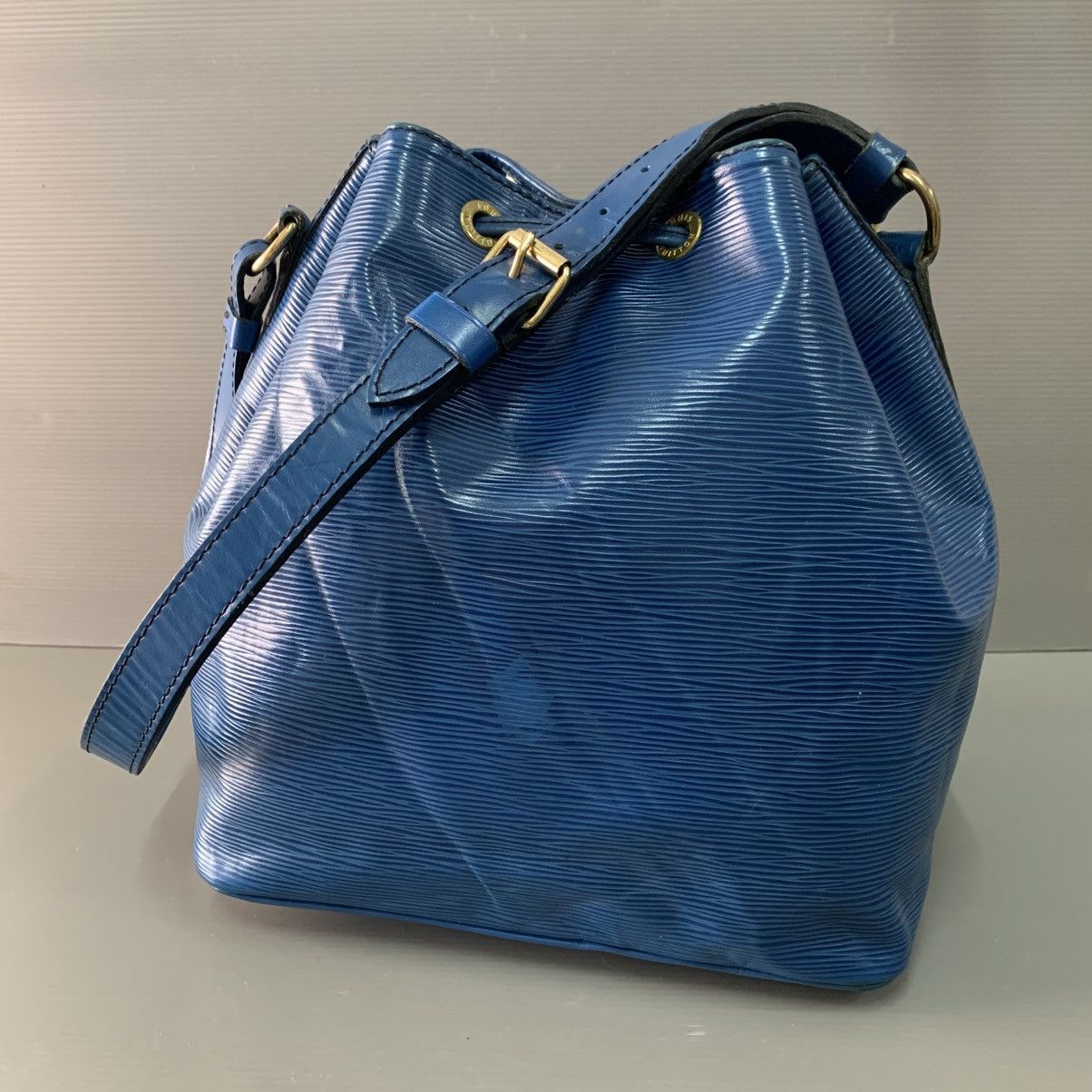Louis Vuitton Louis Vuitton Epi Leather Petit Noe Bucket Bag Size ONE SIZE - 3 Thumbnail