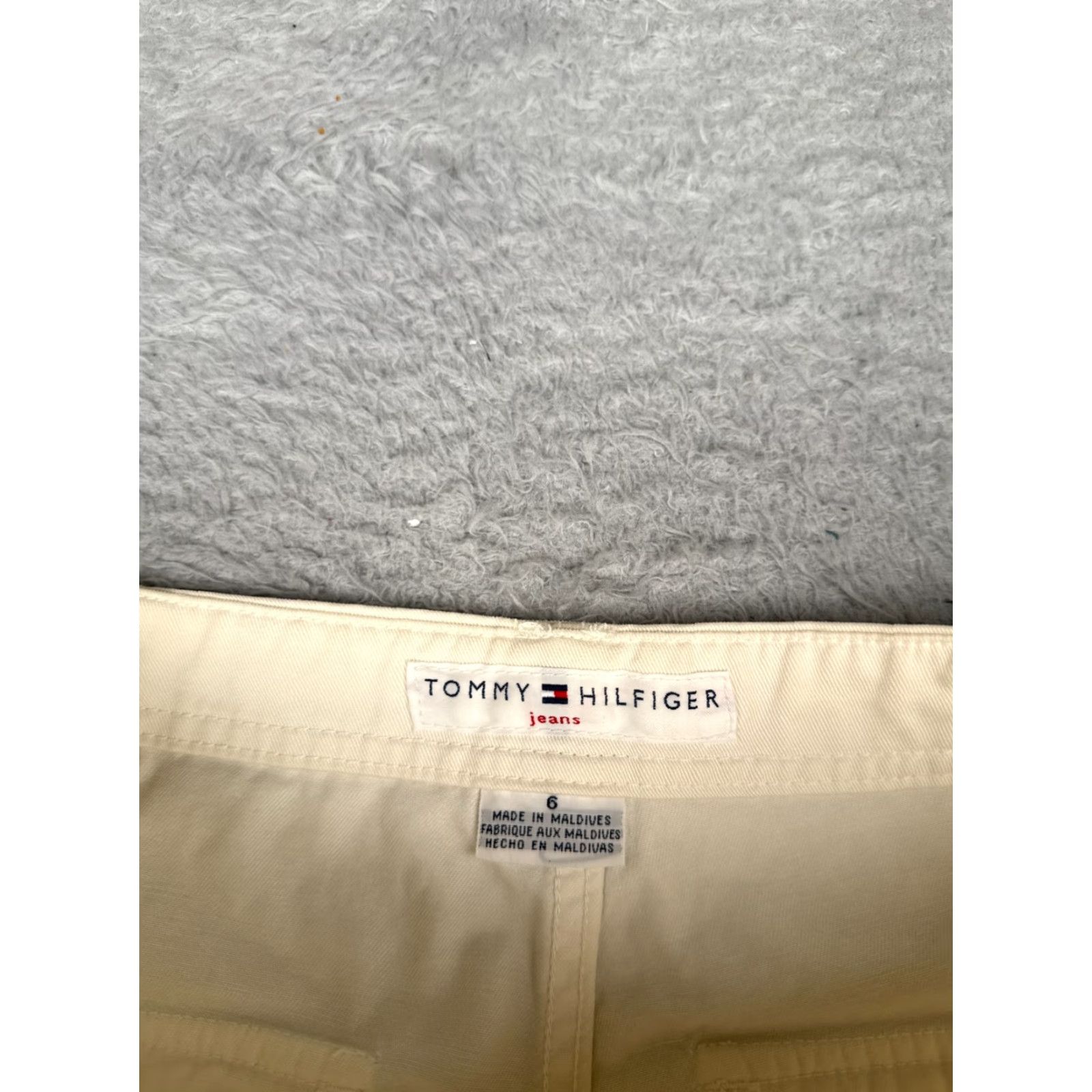 Tommy Hilfiger Tommy Hilfiger White Denim Shorts Womens Size 6 Activewear Casual Zip Fly Pockets Regular Fit Size 28" / US 6 / IT 42 - 7 Thumbnail
