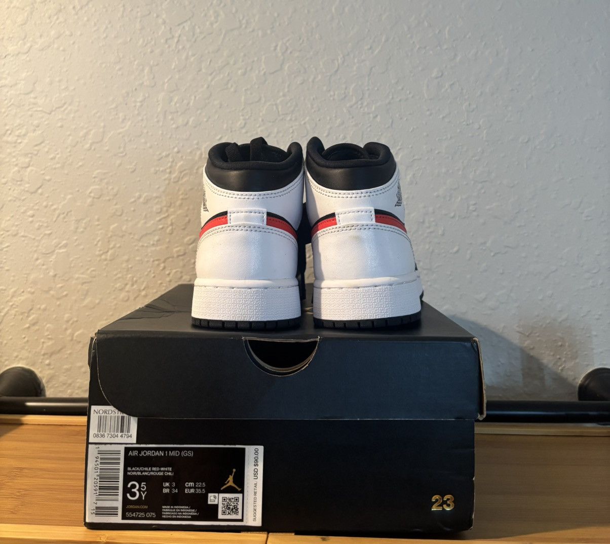 Jordan Brand Jordan 1 Mid White Black Chile Red (GS) US SIZE 3.5Y Size US 5.5 / IT 35.5 - 3 Thumbnail