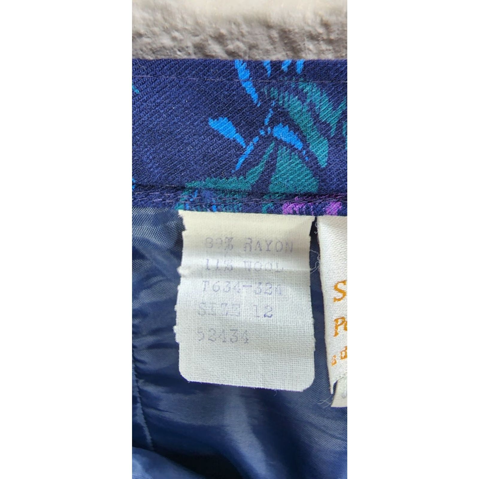 Vintage Vtg Country Sophisticates Skirt Womens Midi Floral Blue Pockets Sz 12 Wool Rayon Button Vintage Yes Confidently Styled Size 34" / US 12 / IT 48 - 7 Thumbnail