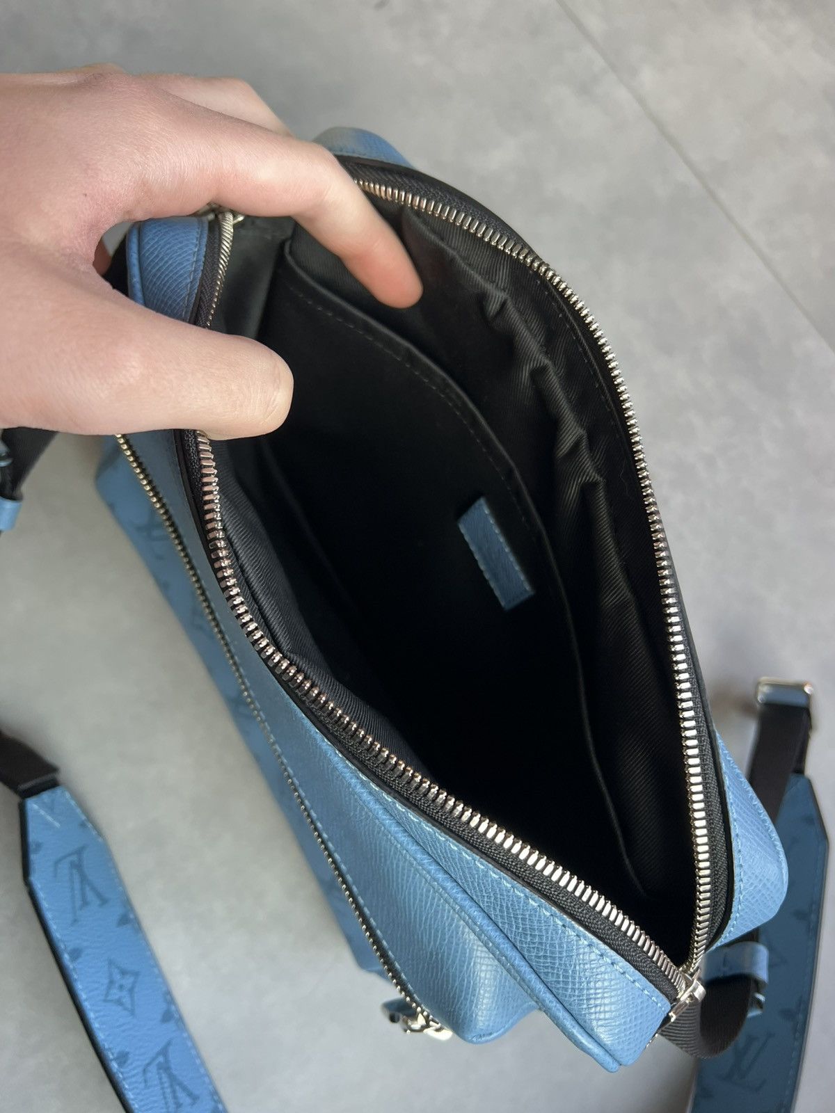 Louis Vuitton Louis Vuitton Outdoor Taiga Bag Size ONE SIZE - 12 Thumbnail