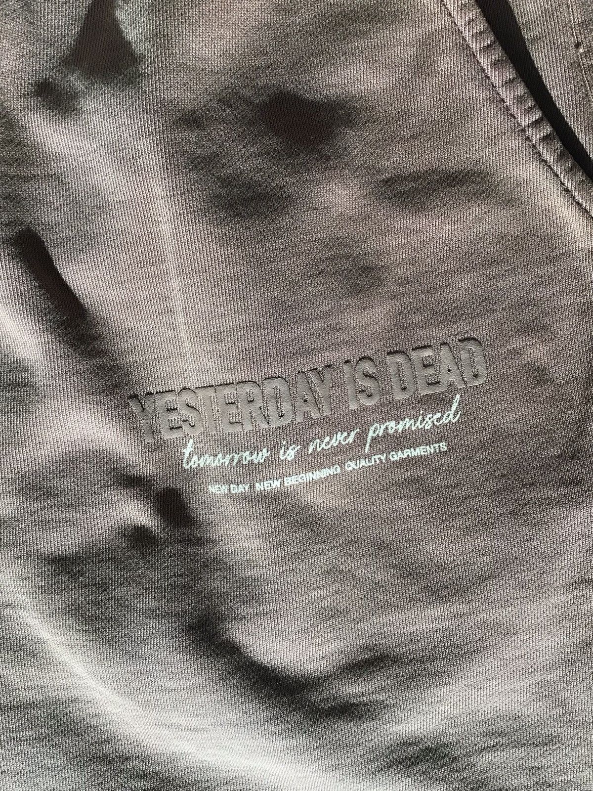 Other YESTERDAY IS DEAD MADE WITH CARE CORE SHORTS Size US 38 / EU 54 - 3 Thumbnail