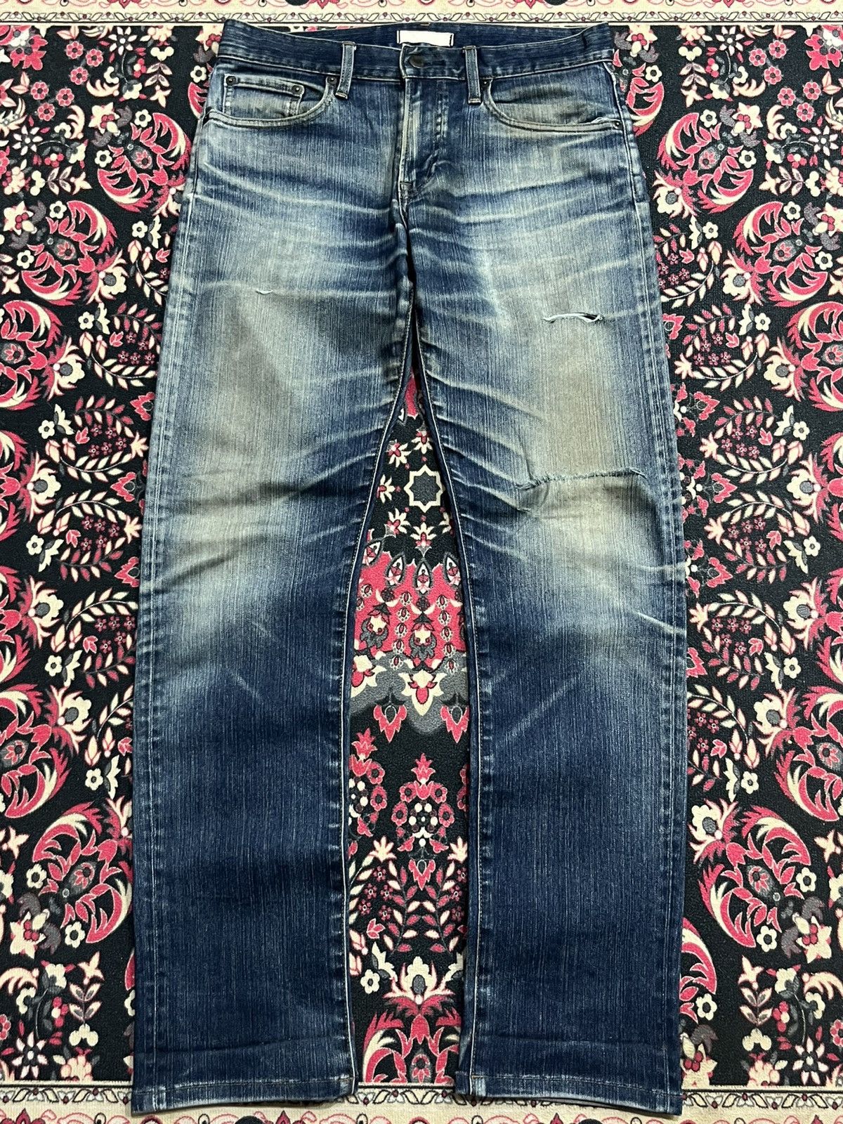 Uniqlo Vintage Uniqlo UJ Blue Faded Washed Distressed Jeans Size US 29 - 1 Thumbnail