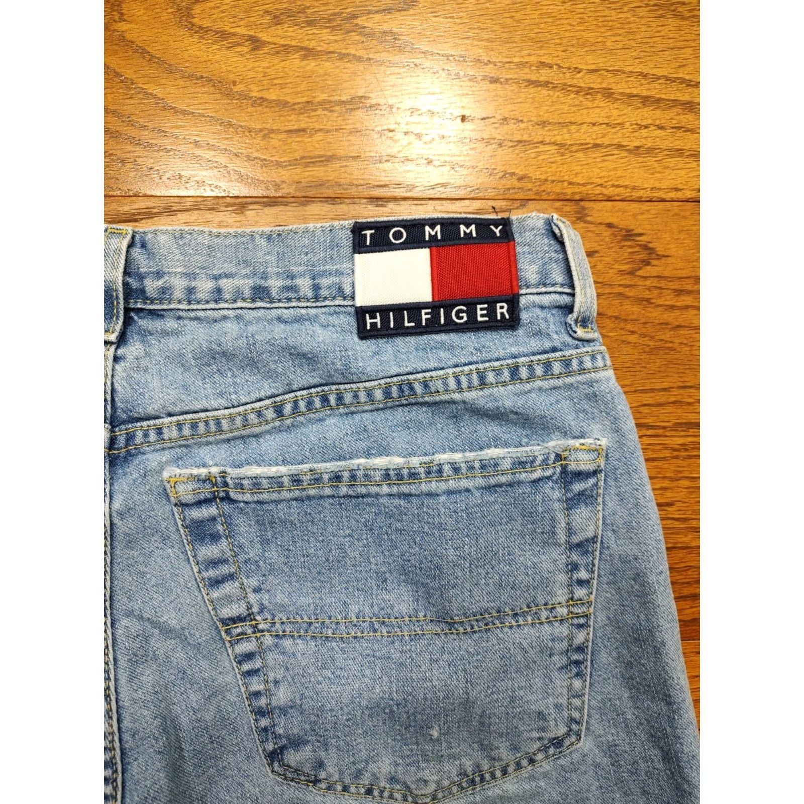 Tommy Hilfiger VINTAGE Tommy Hilfiger Flag Logo Distressed Light Wash Denim Shorts Button Fly 11/31 Women 31 Blue 90s Flag Casual Shorts Size 24" / US 00 / IT 34 - 3 Thumbnail