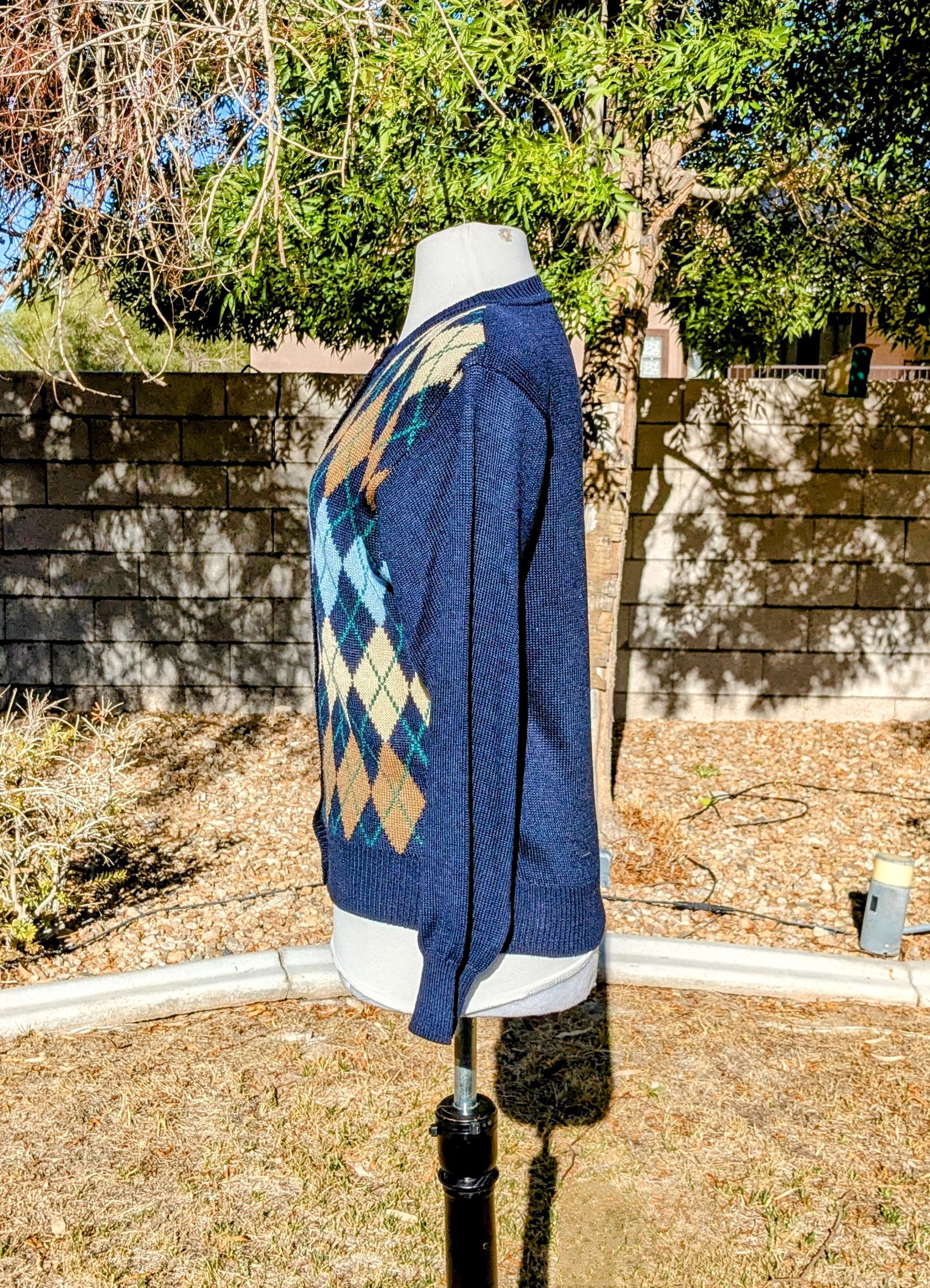 Vintage Vintage Pinion Japan Argyle Petite Cardigan Top Sweater EUC Size L / US 10 / IT 46 - 2 Thumbnail
