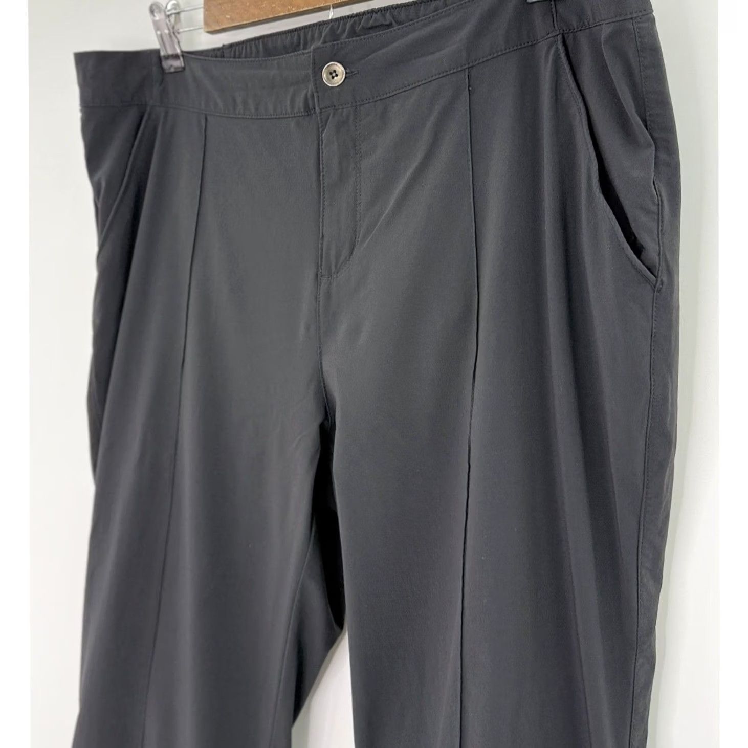 Royal Robbins Royal Robbins Black Nylon Stretch Performance Pants Sz 16 Women’s Straight Pockets High Rise Lightweight Casual Workwear Gorpcore Weather: All Seasons Size 38" / US 16 / IT 52 - 5 Thumbnail