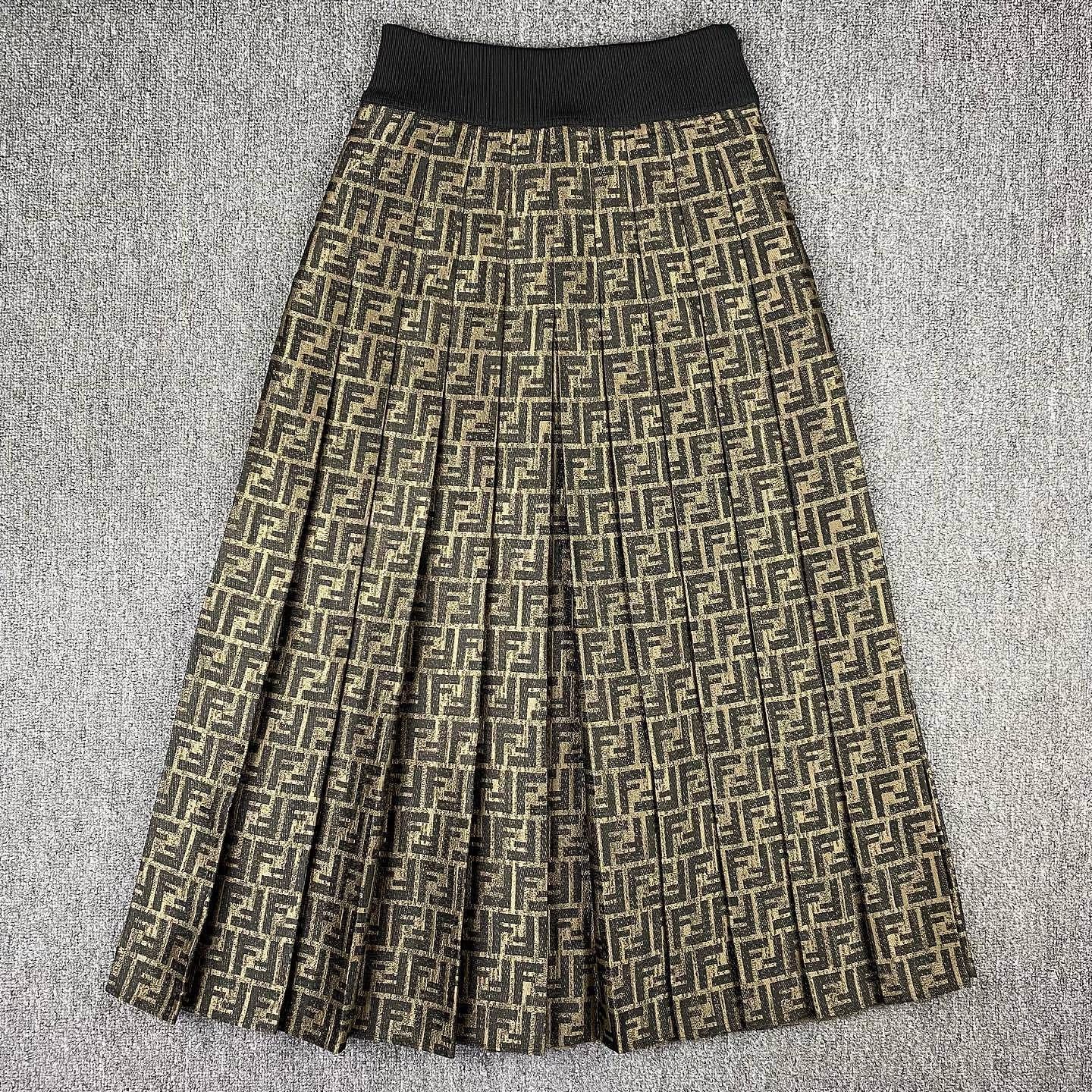 Fendi Fendi FF Logo Pleated Midi Skirt Size IT 40 Size 27" / US 4 / IT 40 - 1 Thumbnail