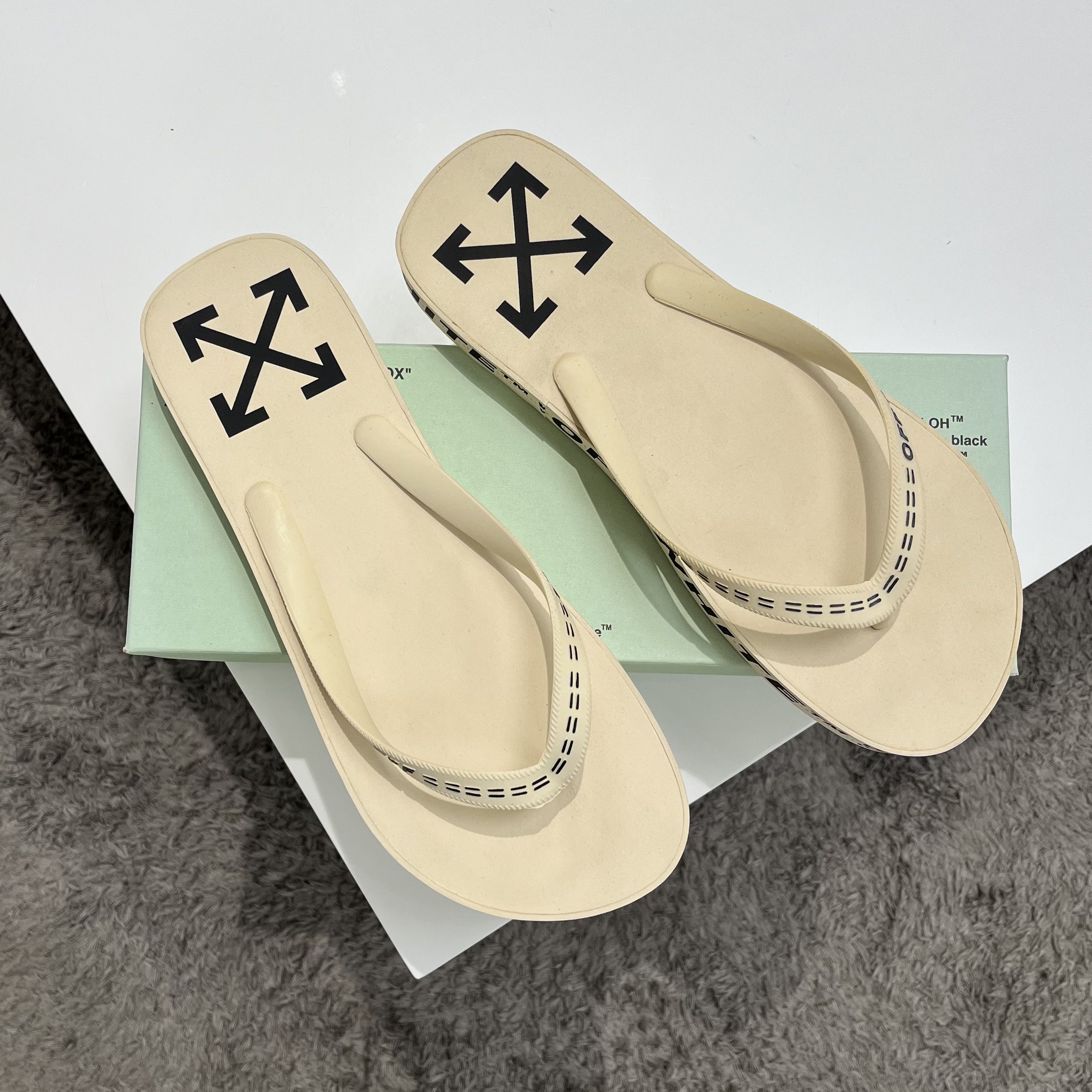 Off-White Off-White Arrows Logo Slides Size US 11 / EU 44 - 1 Thumbnail