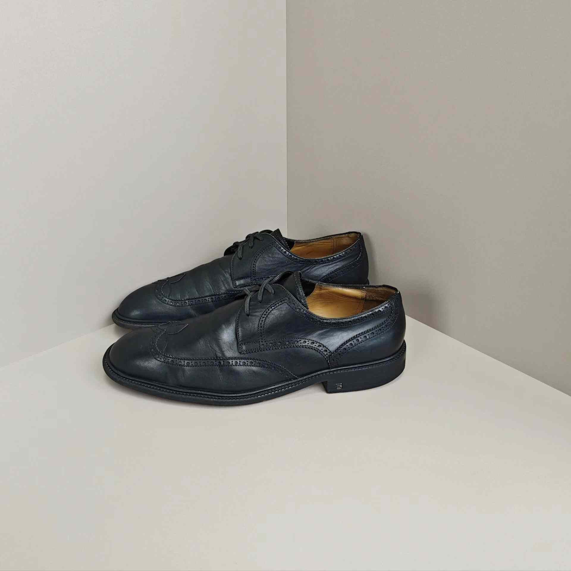Louis Vuitton Louis Vuitton Lowtop Sneakers 10 Men Size US 10 / EU 43 - 1 Thumbnail