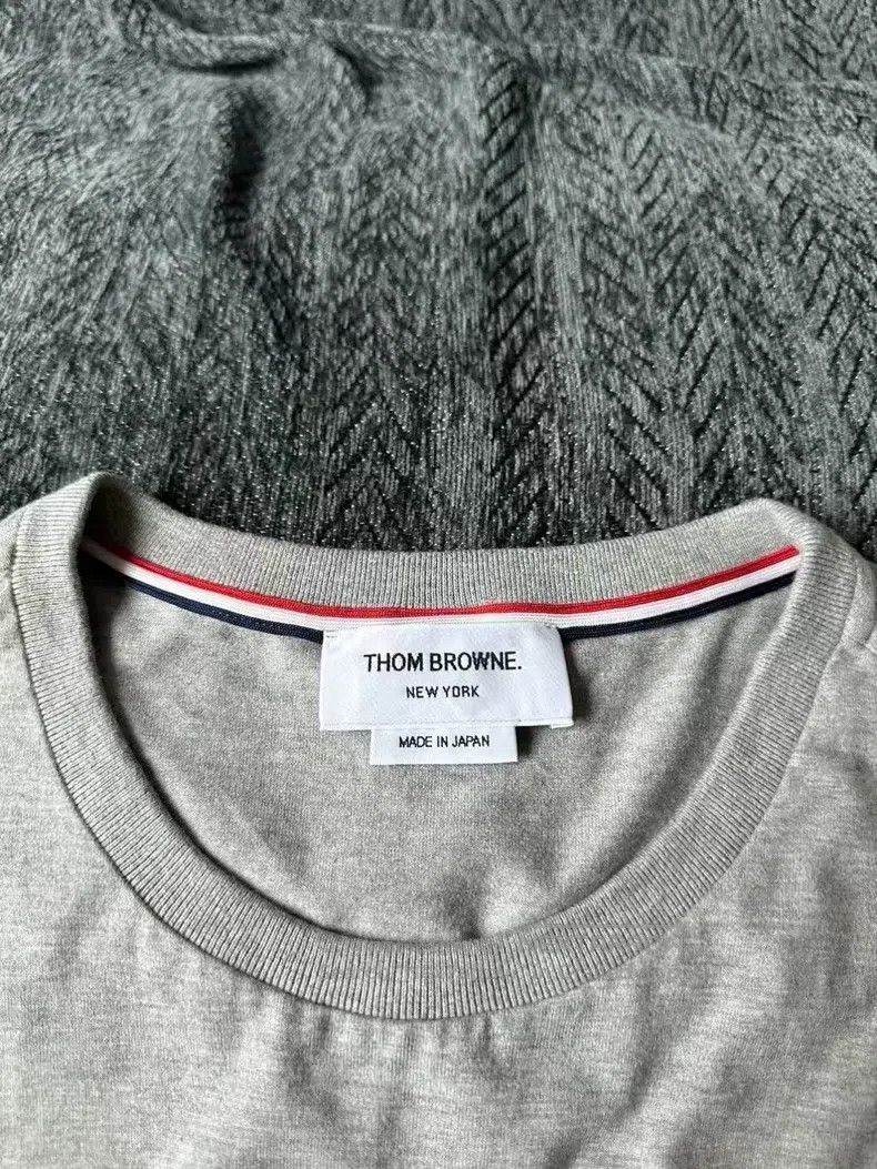 Thom Browne Thom Browne Gray Sleeve Logo Long Sleeve Size US S / EU 44-46 / 1 - 3 Thumbnail