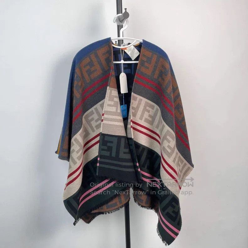 Fendi Fendi size 140＊140 Double-sided color-block cashmere scarf Size ONE SIZE - 1 Thumbnail