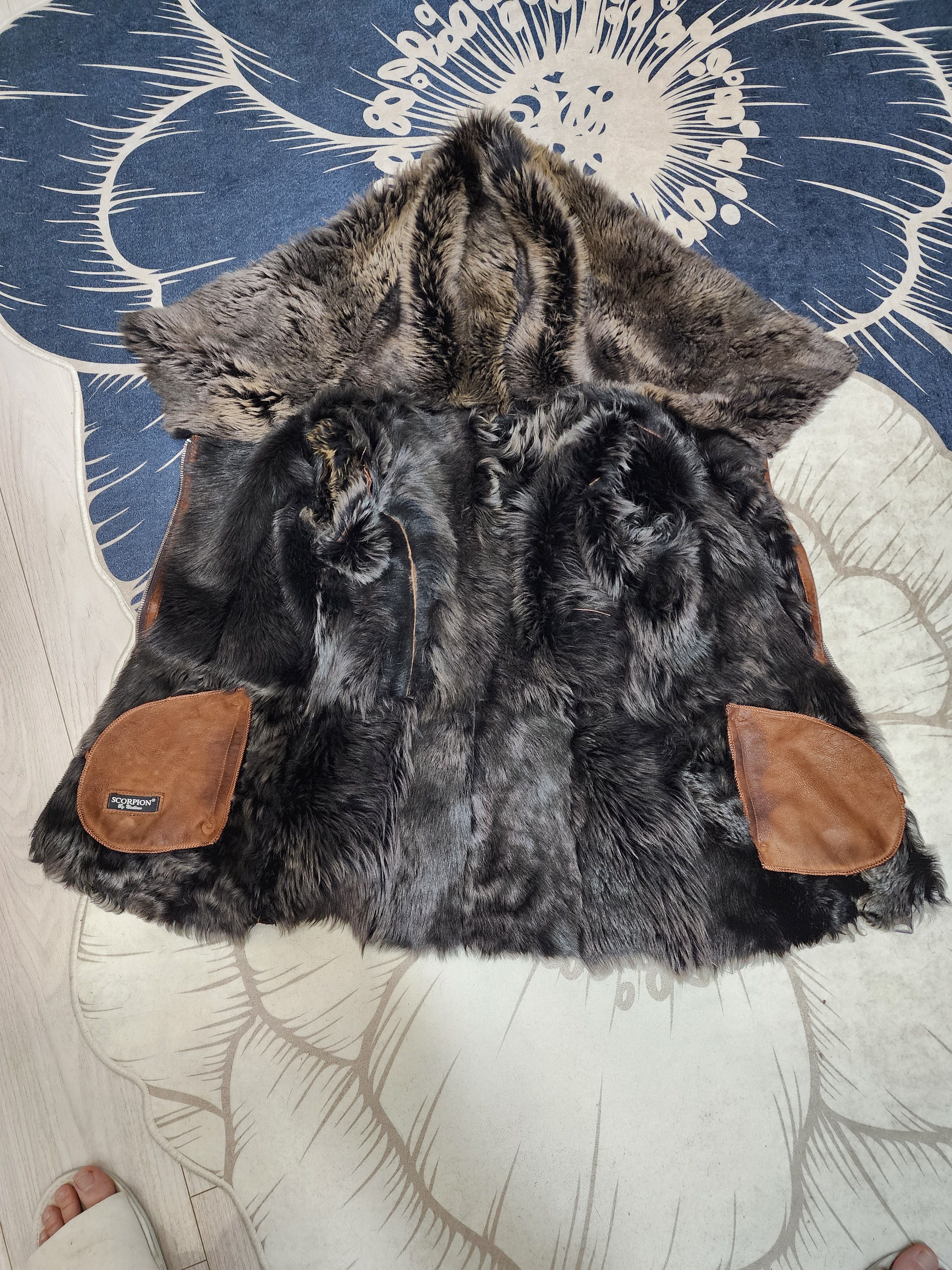 Uniqlo Brown Sheepskin Coat: Genuine Fur Hood, Metal Zipper. Size M / US 6-8 / IT 42-44 - 9 Thumbnail