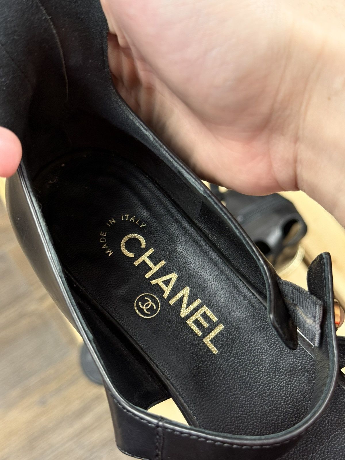 Chanel Womans Chanel Strappy Pearl Gladiator Sandals Size EU:39 Size US 9 / IT 39 - 17 Thumbnail