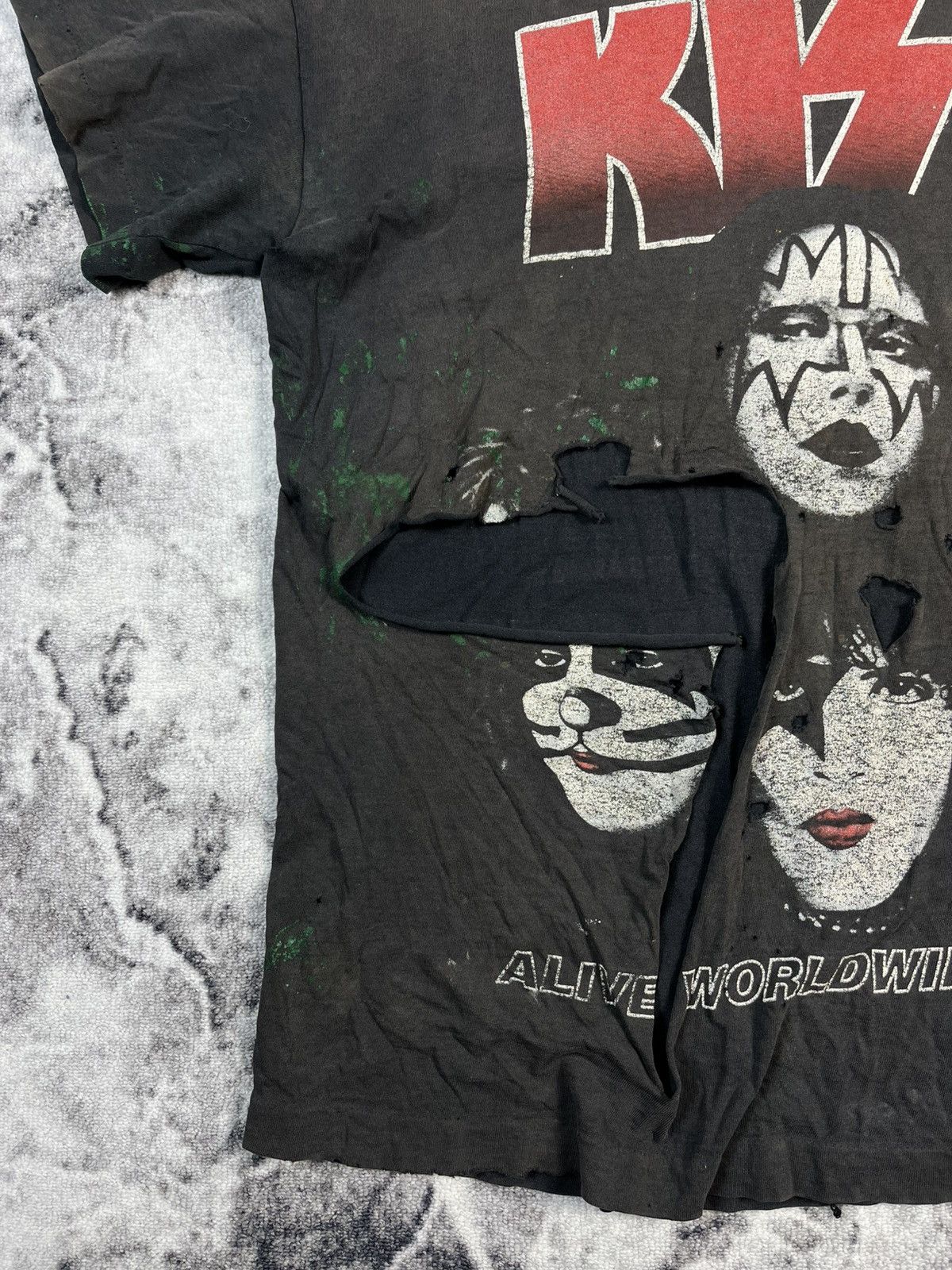 KISS KISS Alive Worldwide Tour 96 97 Distressed Faded Tee Size US XL / EU 56 / 4 - 2 Thumbnail