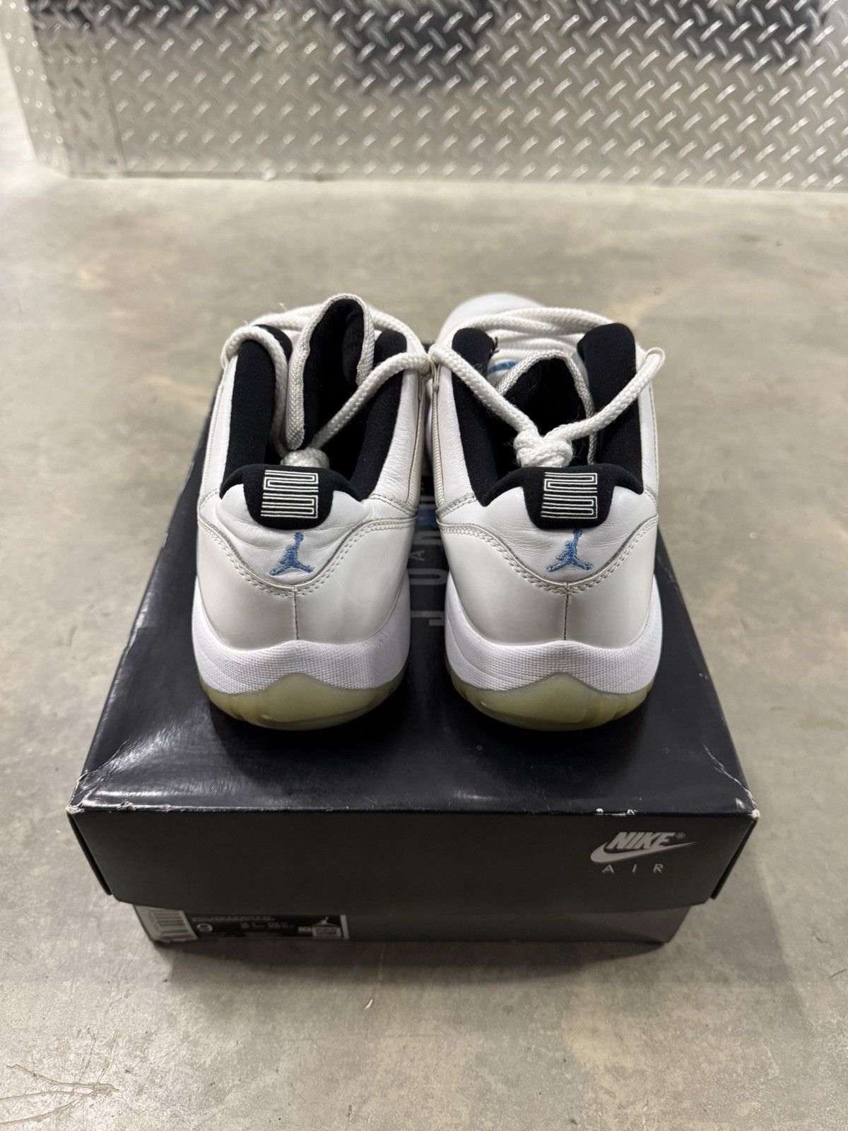 Jordan Brand Jordan 11 Retro Low Legend Blue Size 9 Size US 9 / EU 42 - 5 Thumbnail