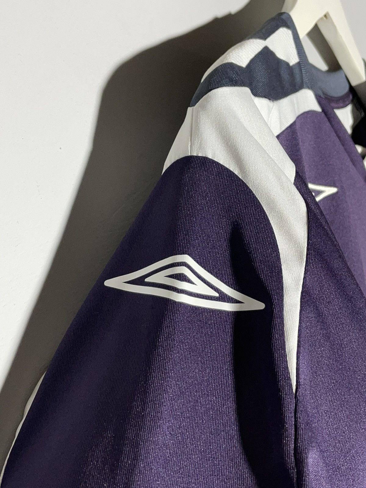Umbro England Goalkeeper Umbro 2008 Home Y2k Football Shirt Size US M / EU 48-50 / 2 - 7 Thumbnail