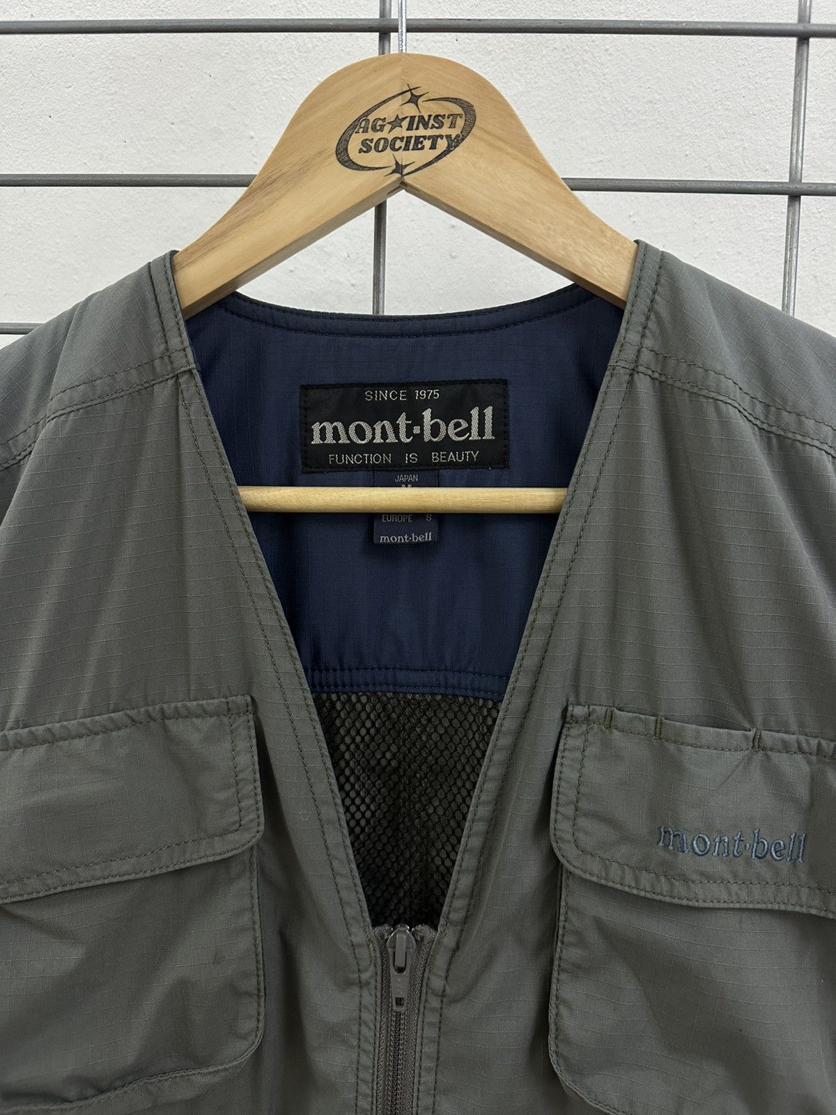 Japanese Brand × Montbell Rare And Beautiful Montbell Multi Pocket Field Vest Jacket Size US S / EU 44-46 / 1 - 4 Thumbnail