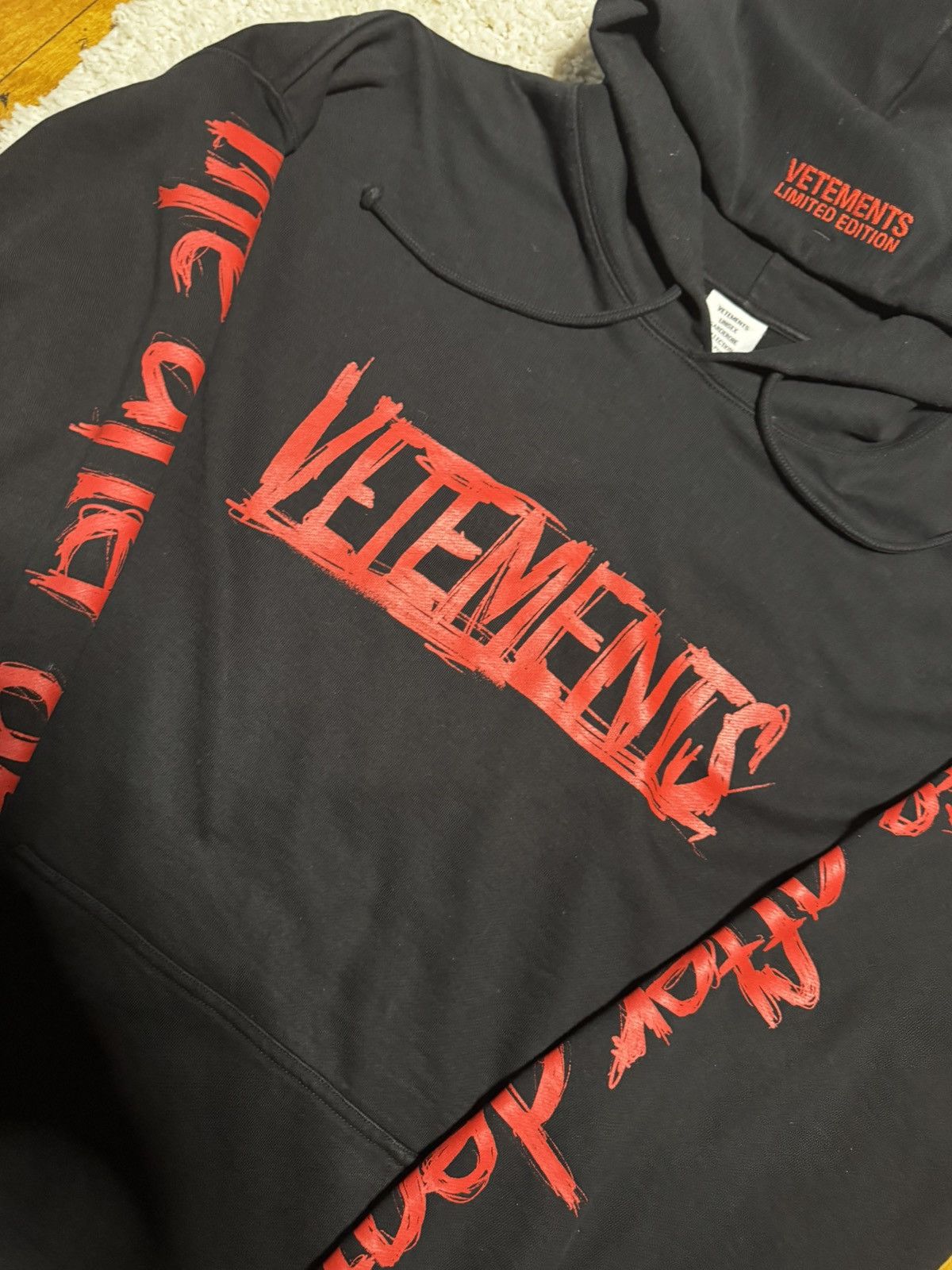 Vetements Vetements World Tour Hoodie Size US S / EU 44-46 / 1 - 3 Thumbnail