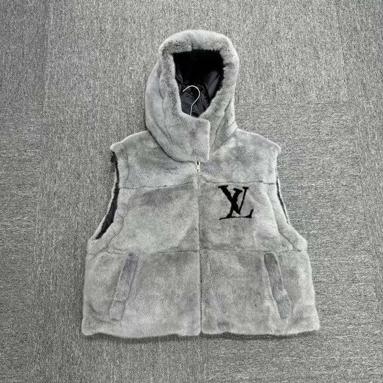 Louis Vuitton Louis Vuitton Grey mink fur double-faced waistcoat vest Size US S / EU 44-46 / 1 - 1 Thumbnail