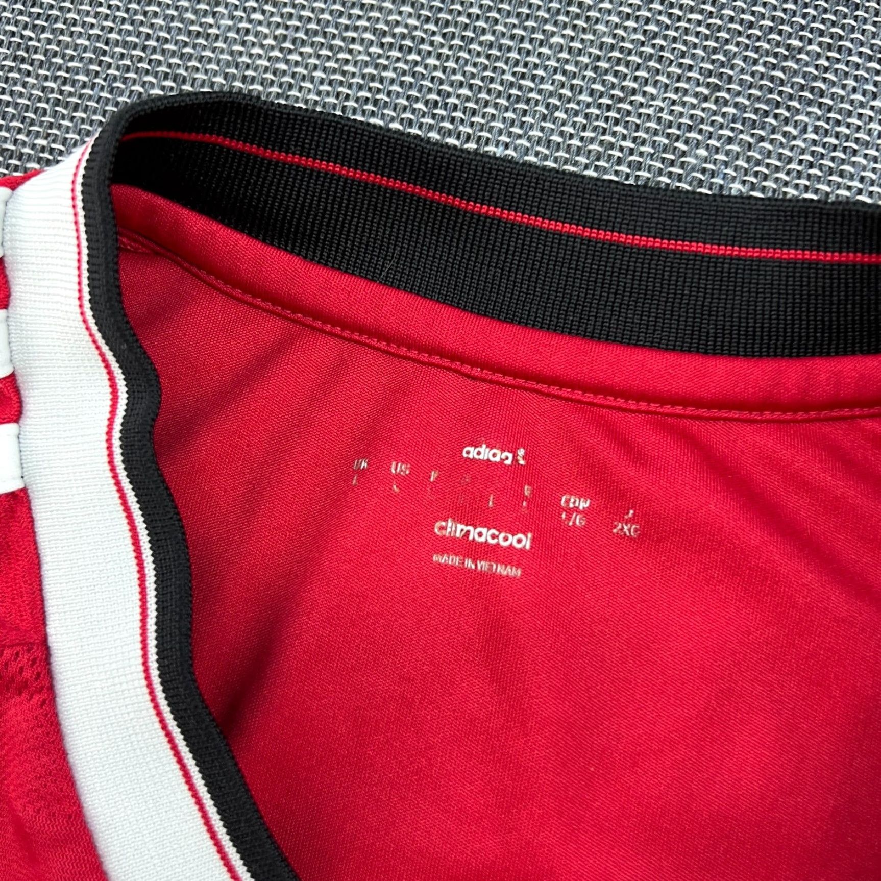 Adidas adidas Manchester United 2015-2016 Luke Shaw #23 Home Mens Football Jersey L Red Adidas Size US L / EU 52-54 / 3 - 6 Thumbnail