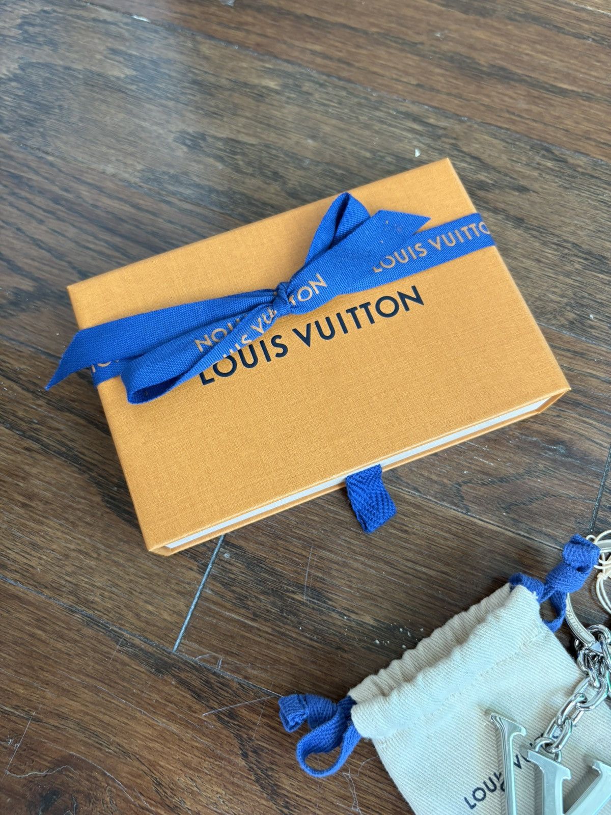 Louis Vuitton Louis Vuitton LV Initials Logo Keychain Charm Size ONE SIZE - 8 Thumbnail