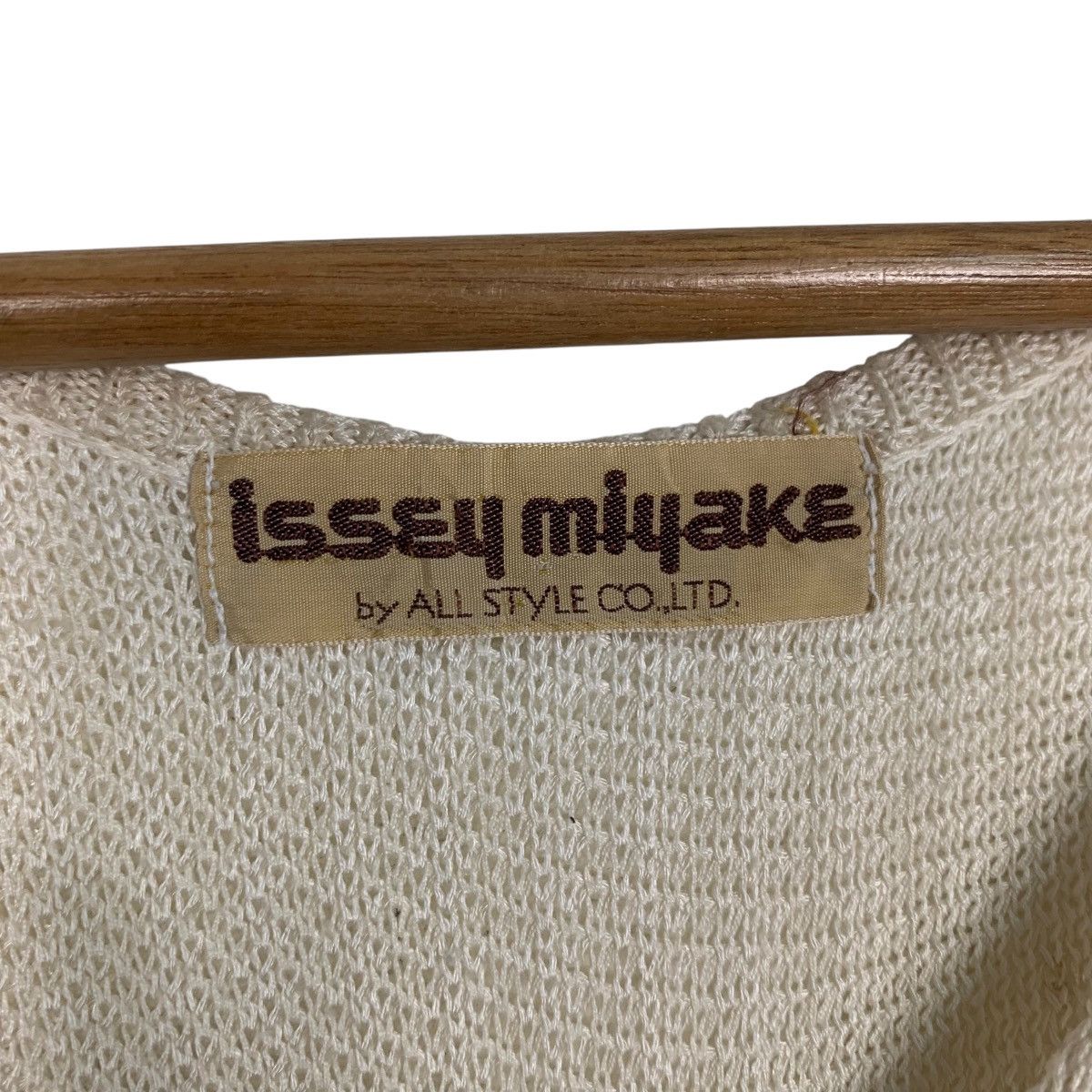 Issey Miyake Vintage ISSEY MIYAKE Short Sleeve V Neck Knitwear #3557-C162 Size US S / EU 44-46 / 1 - 9 Thumbnail