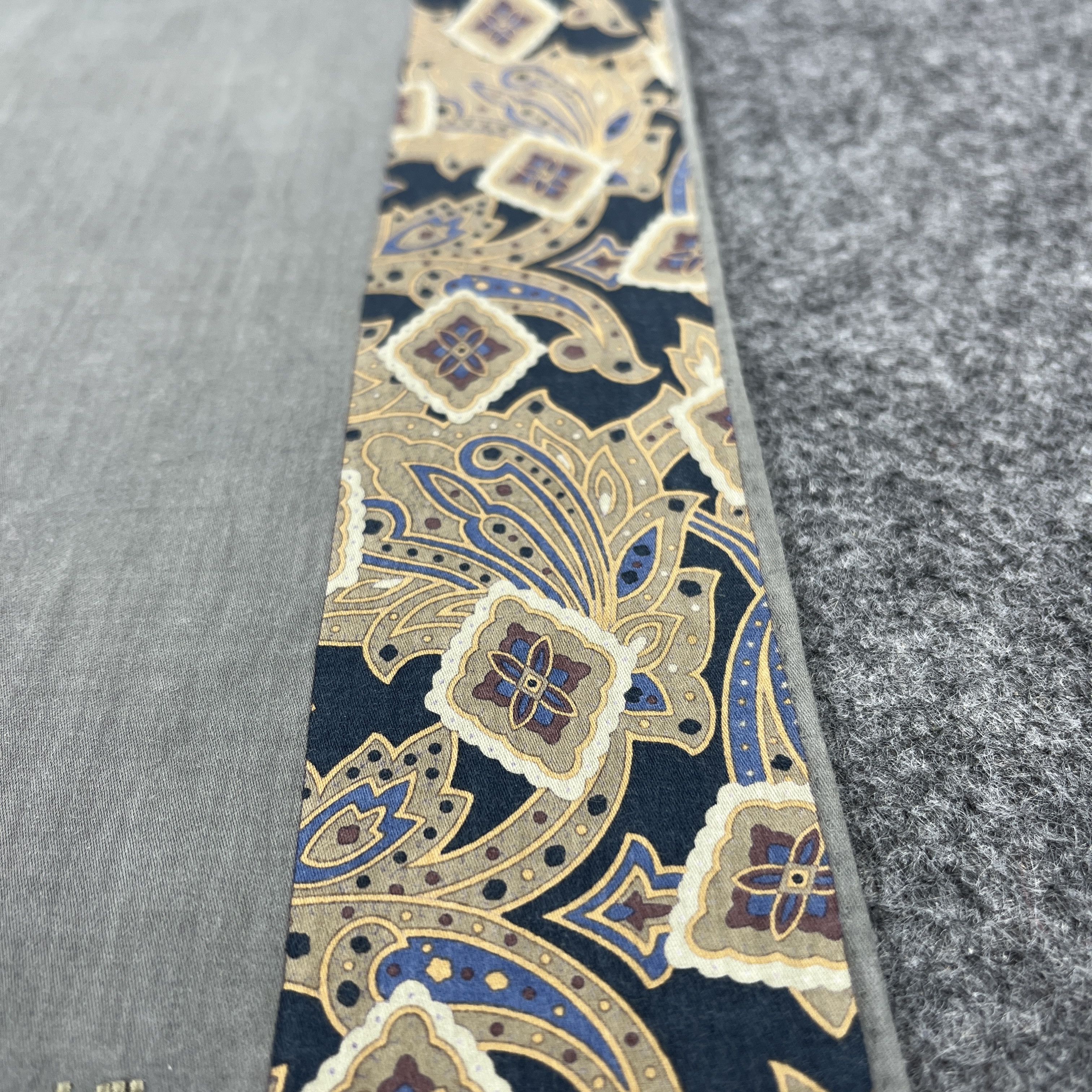 Vintage Dunhill Handkerchief / Bandana / Neckerchief B595 Size ONE SIZE - 7 Thumbnail