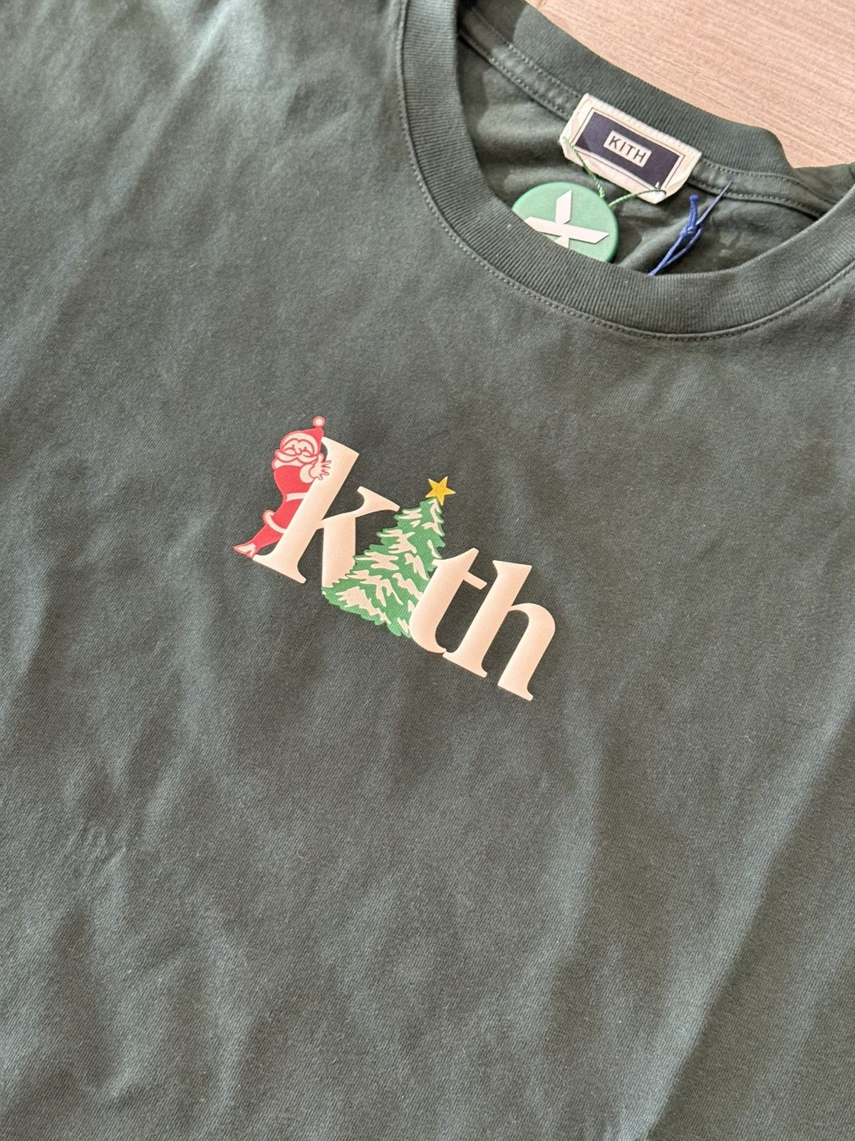 Kith KITH Kithmas Comic Santa Rodeo Tee Stadium T-Shirt Sz Large Size US L / EU 52-54 / 3 - 2 Thumbnail